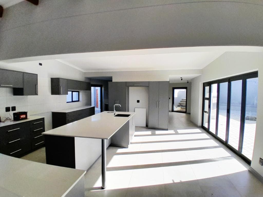 Image 4 of 6