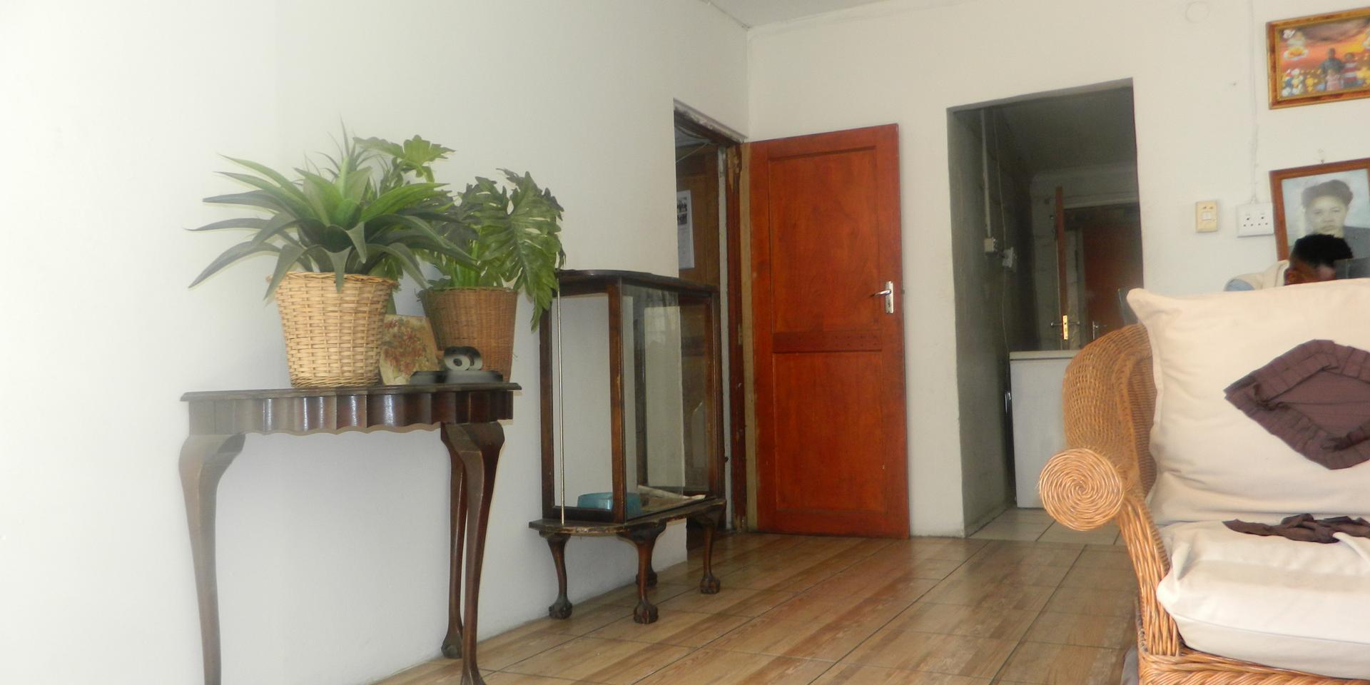 Image 4 of 6