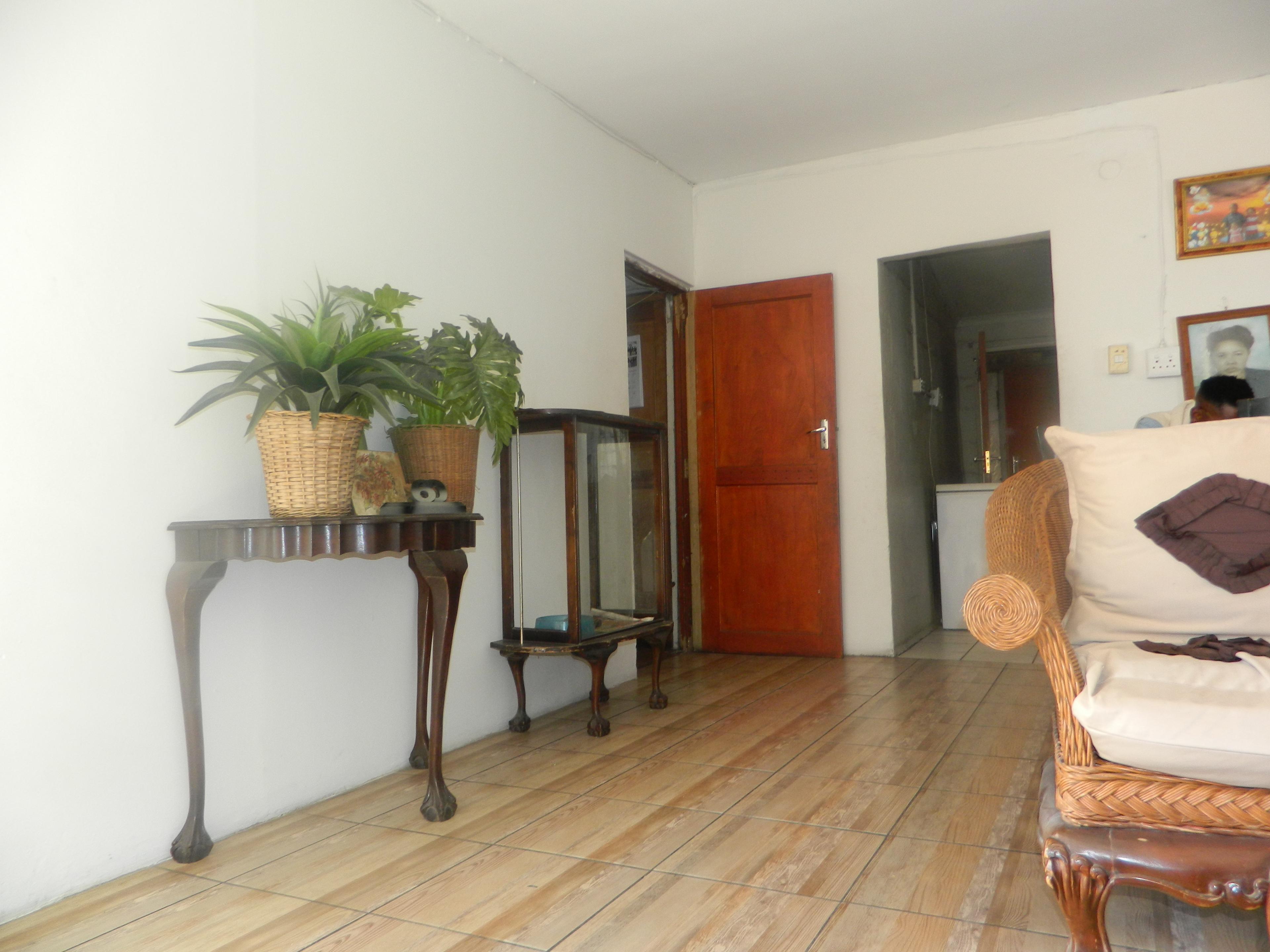 Image 4 of 6