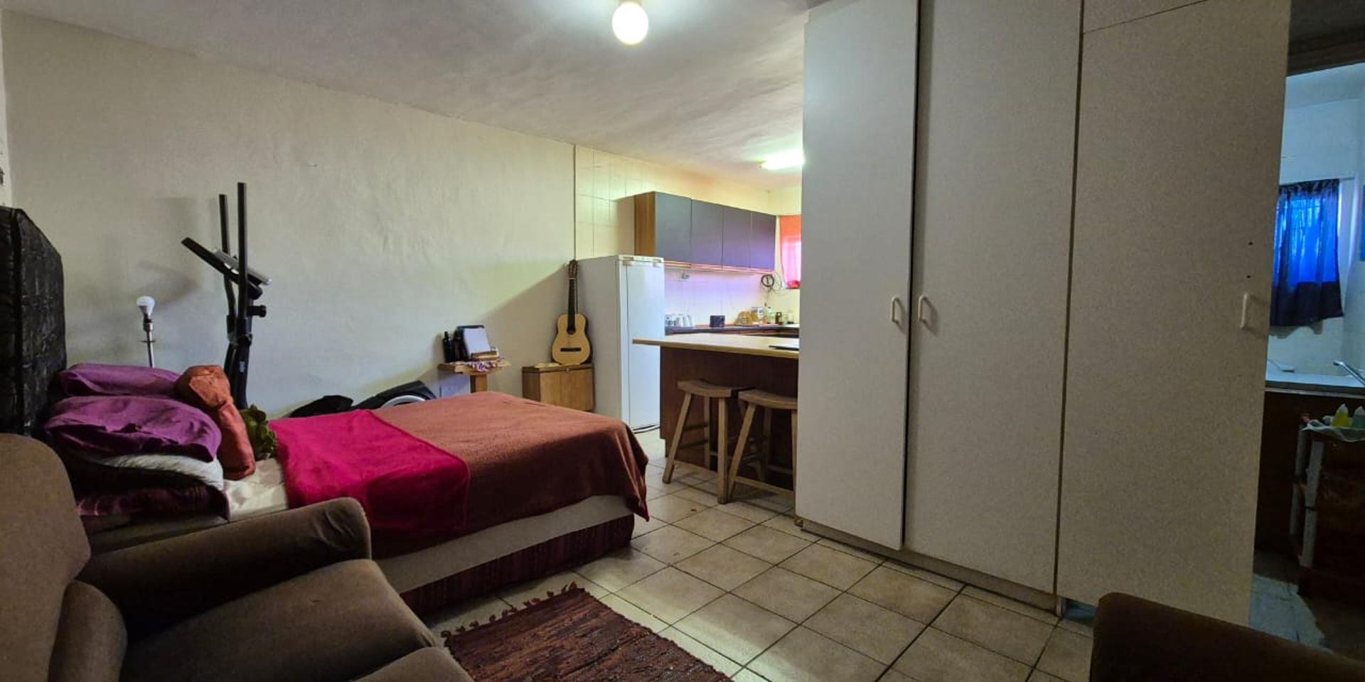 Image 3 of 6
