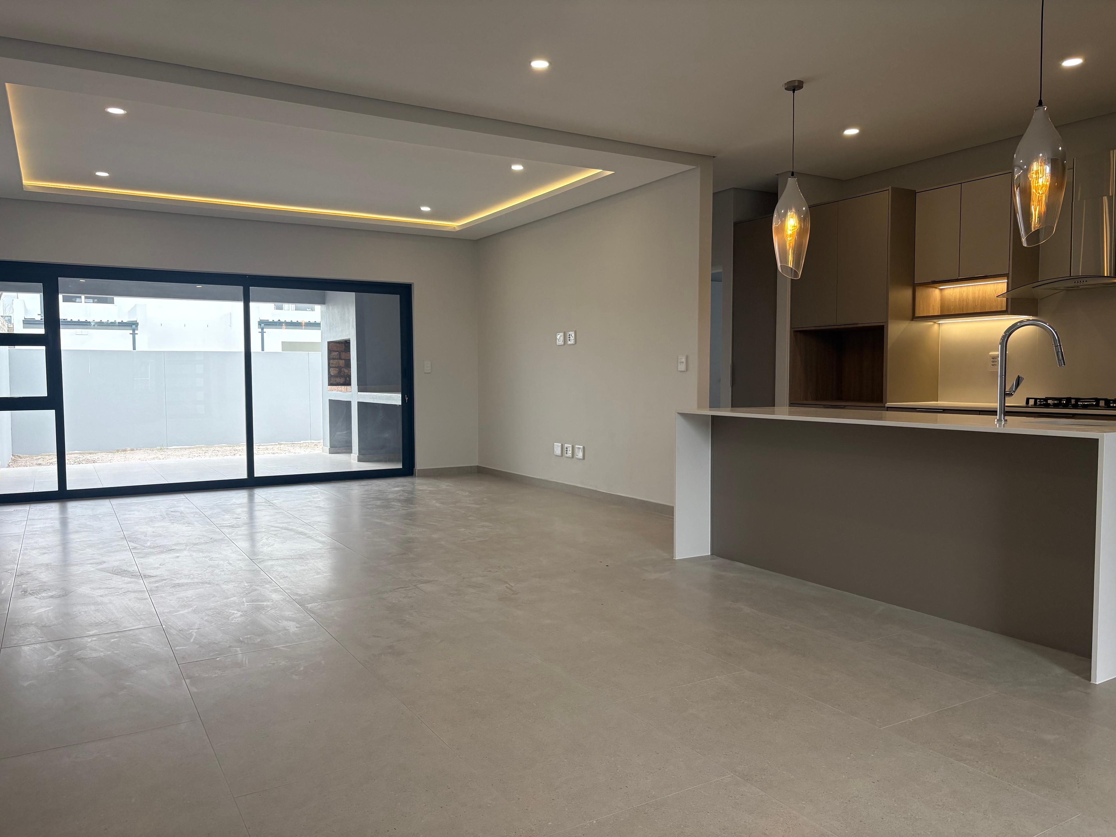 Image 4 of 6