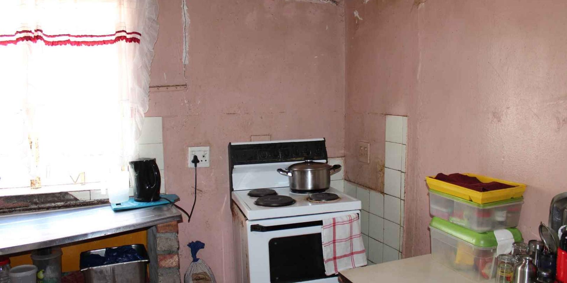 Image 4 of 6