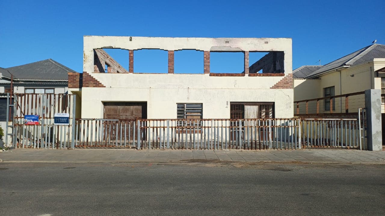 Image 2 of 6