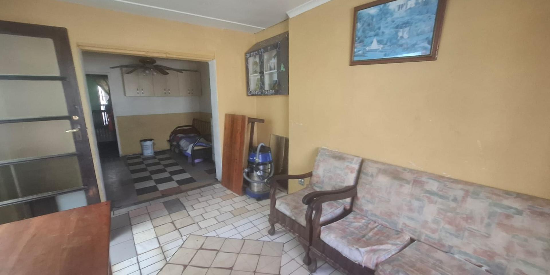 Image 4 of 6