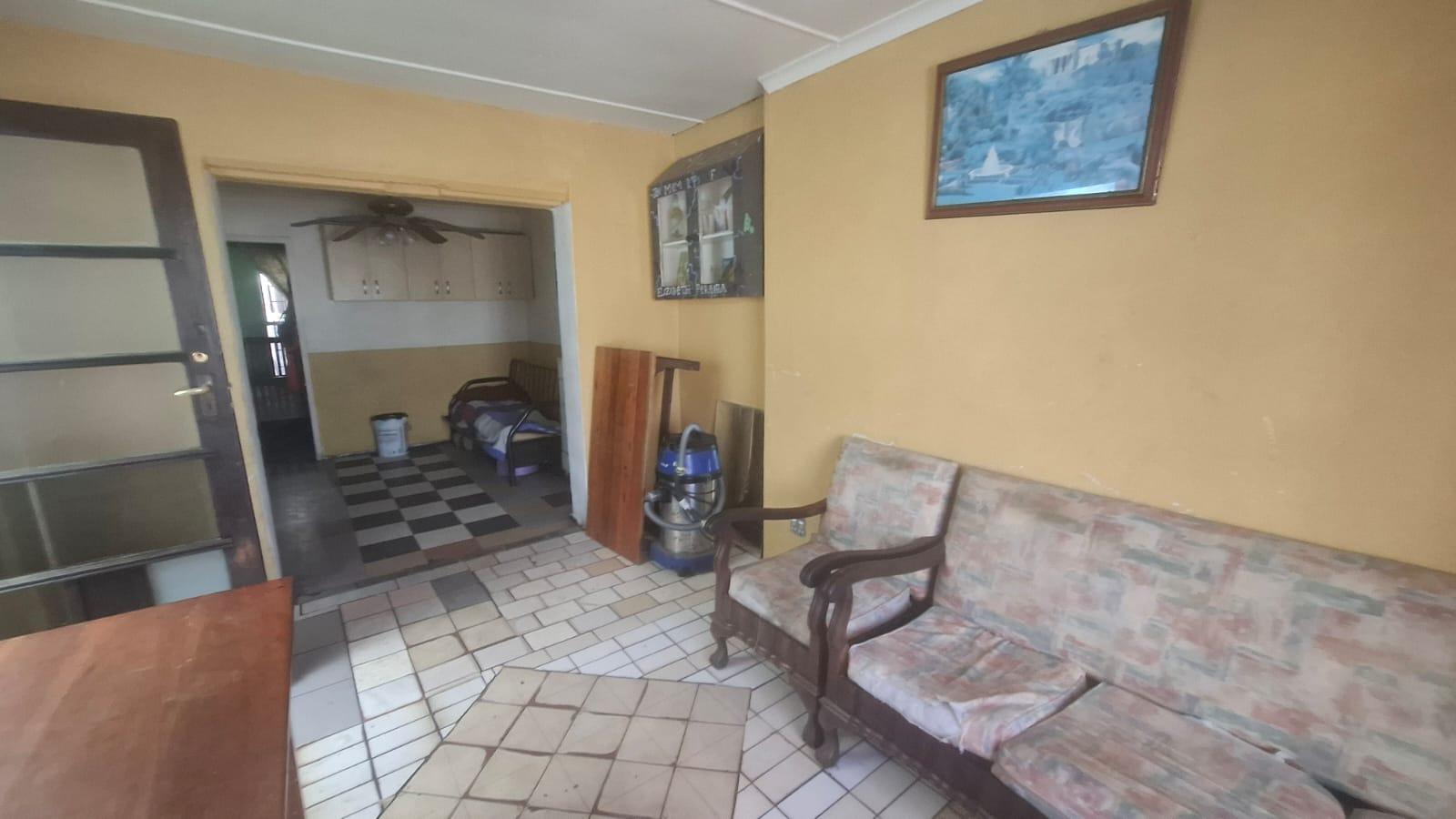 Image 4 of 6