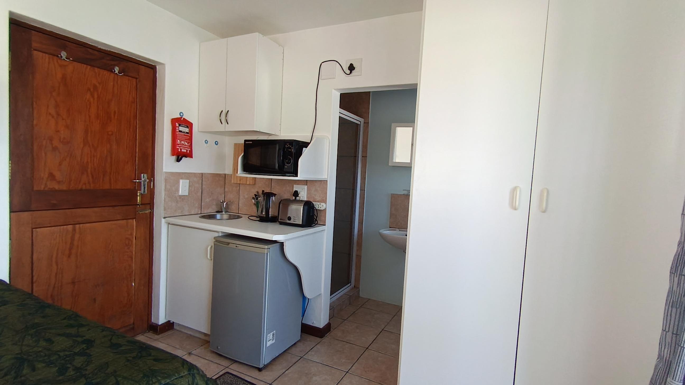 Image 4 of 6