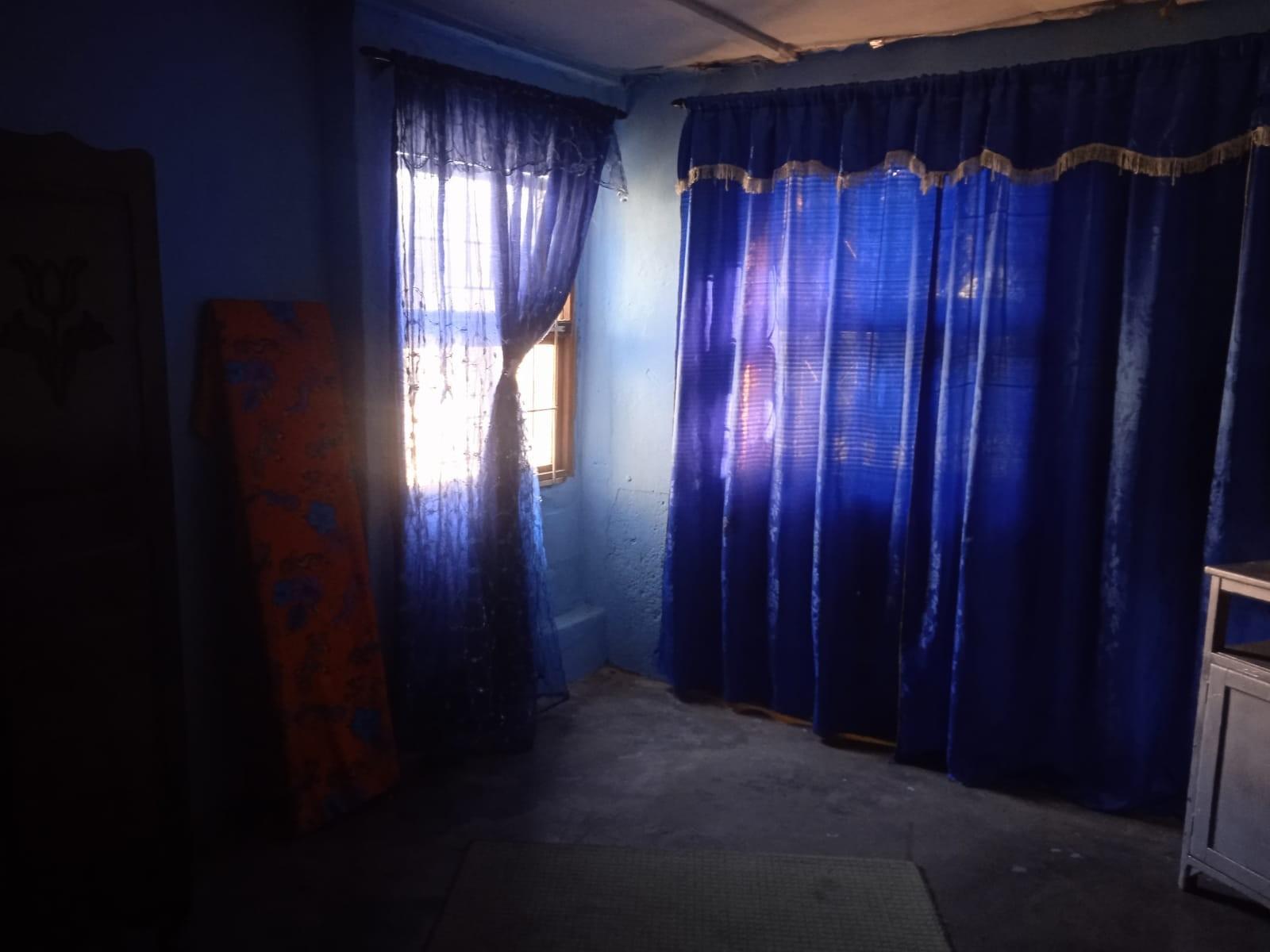 Image 4 of 6