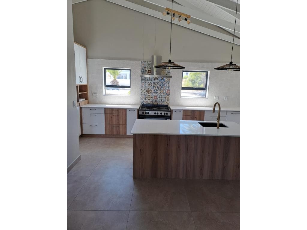 Image 4 of 6