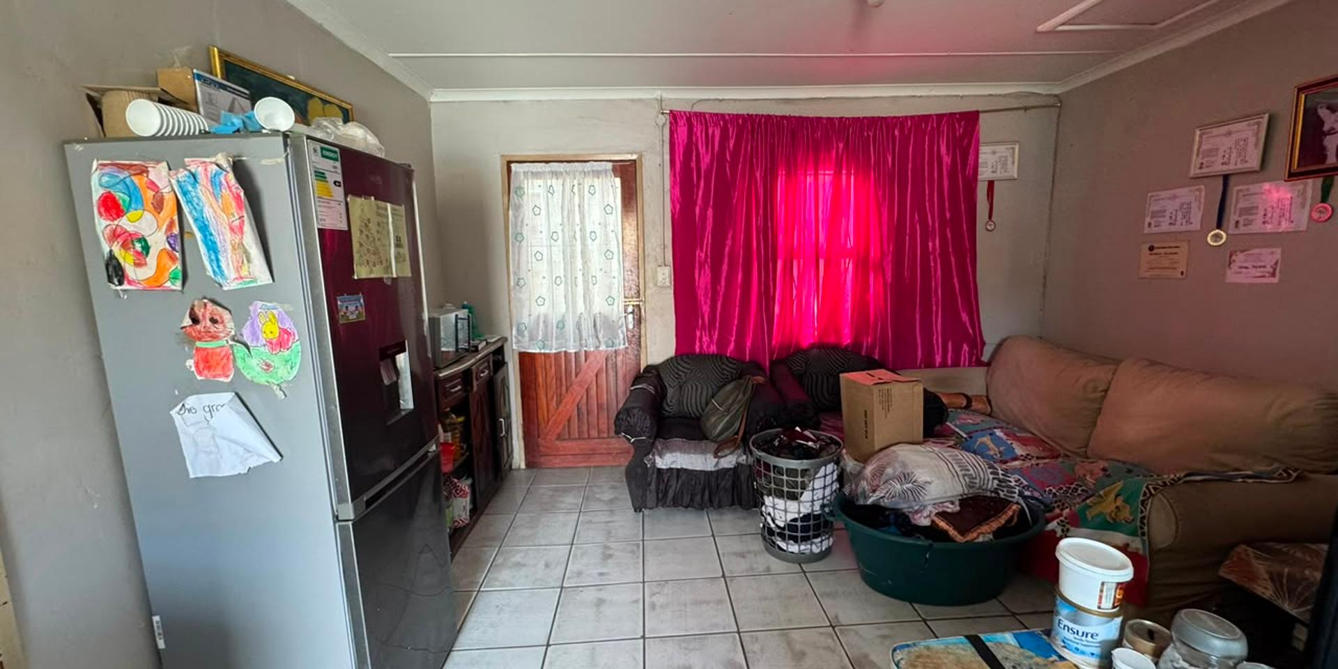 Image 2 of 6