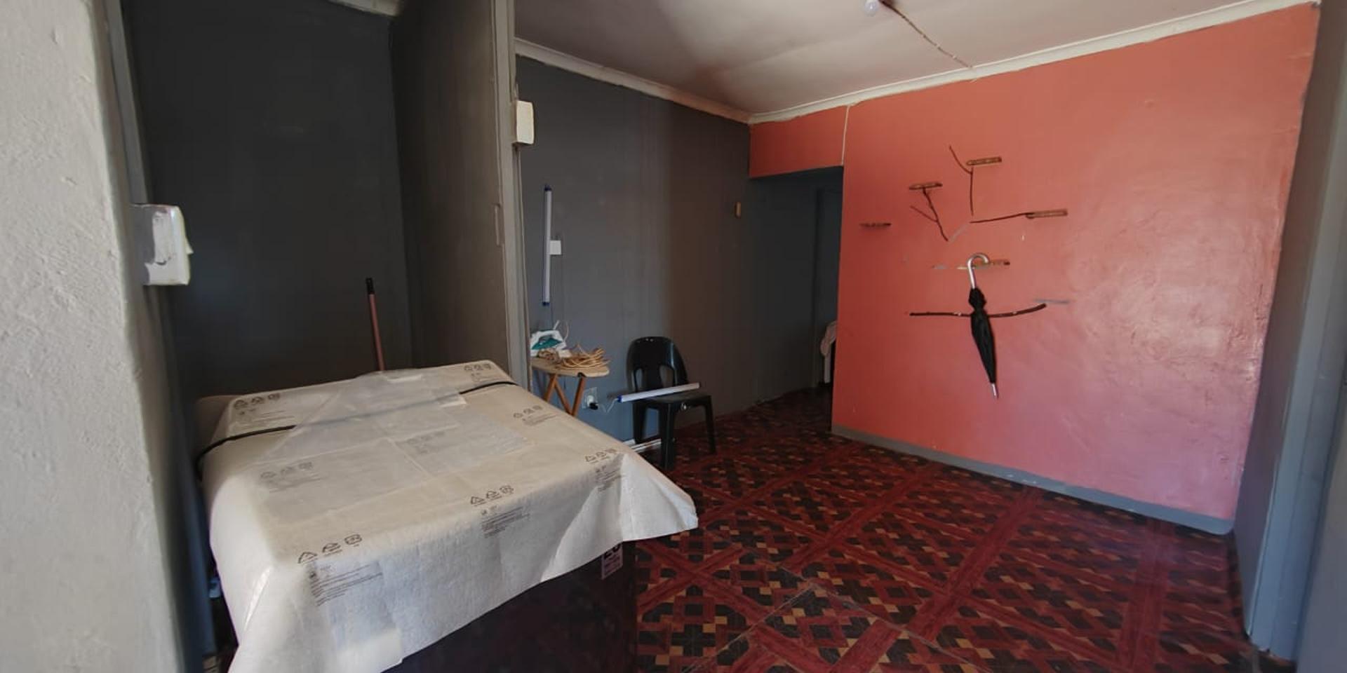 Image 1 of 6