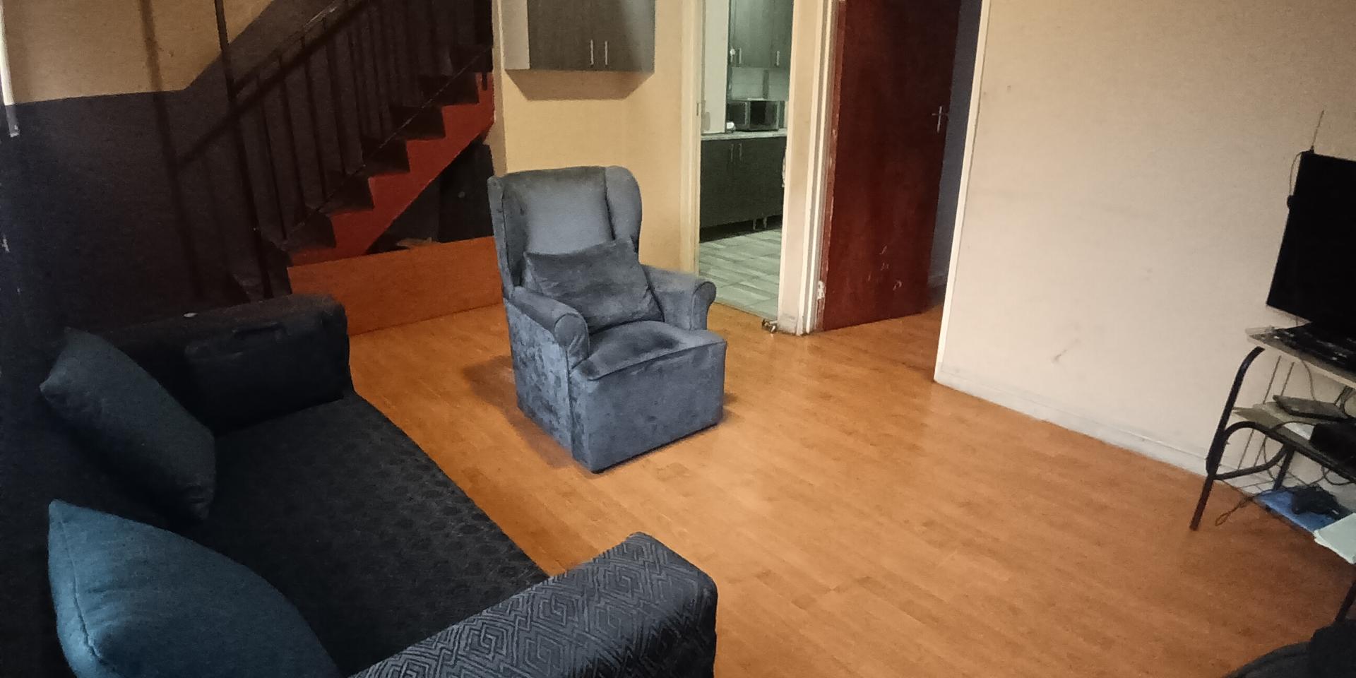 Image 2 of 6