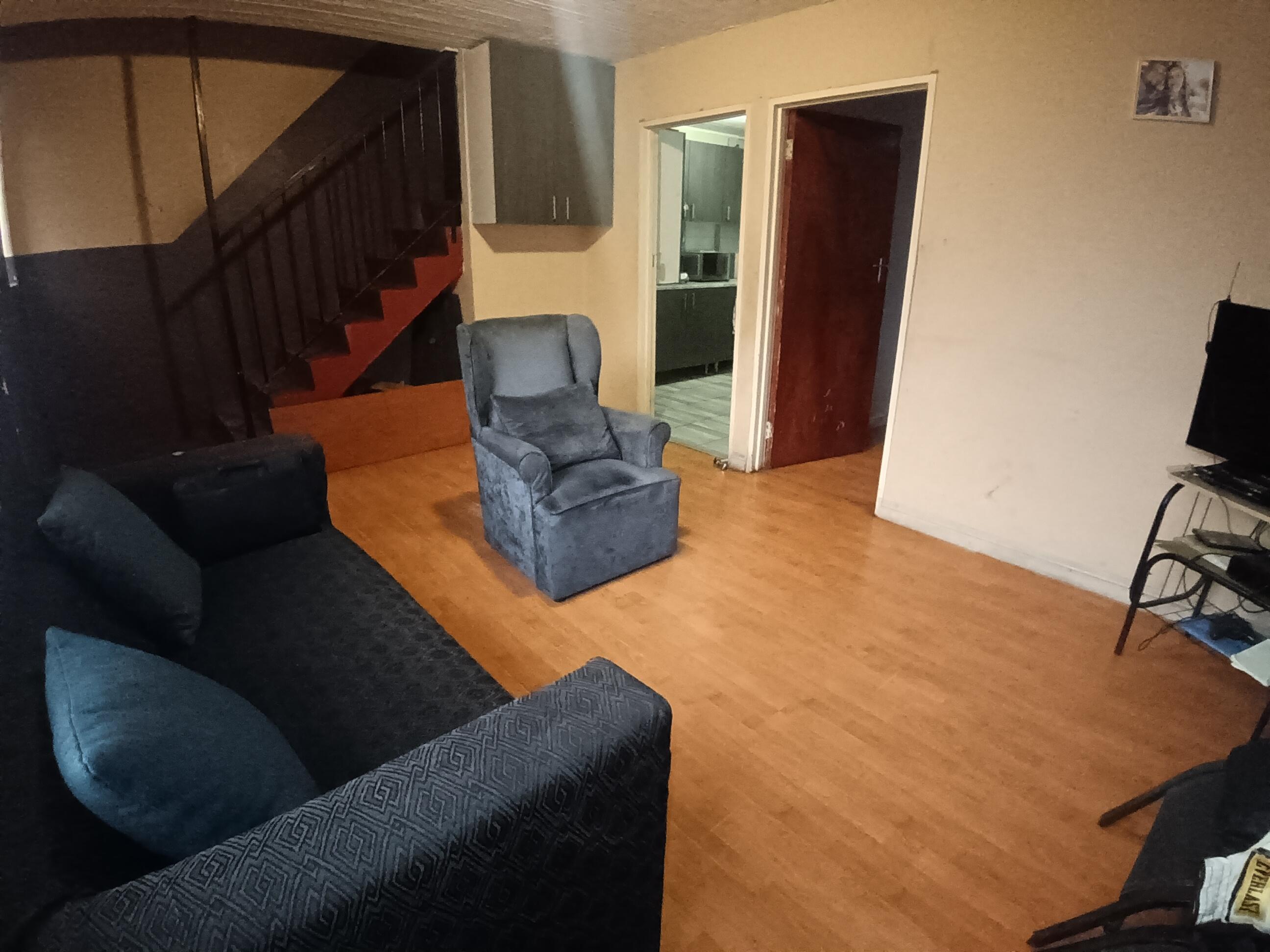 Image 2 of 6