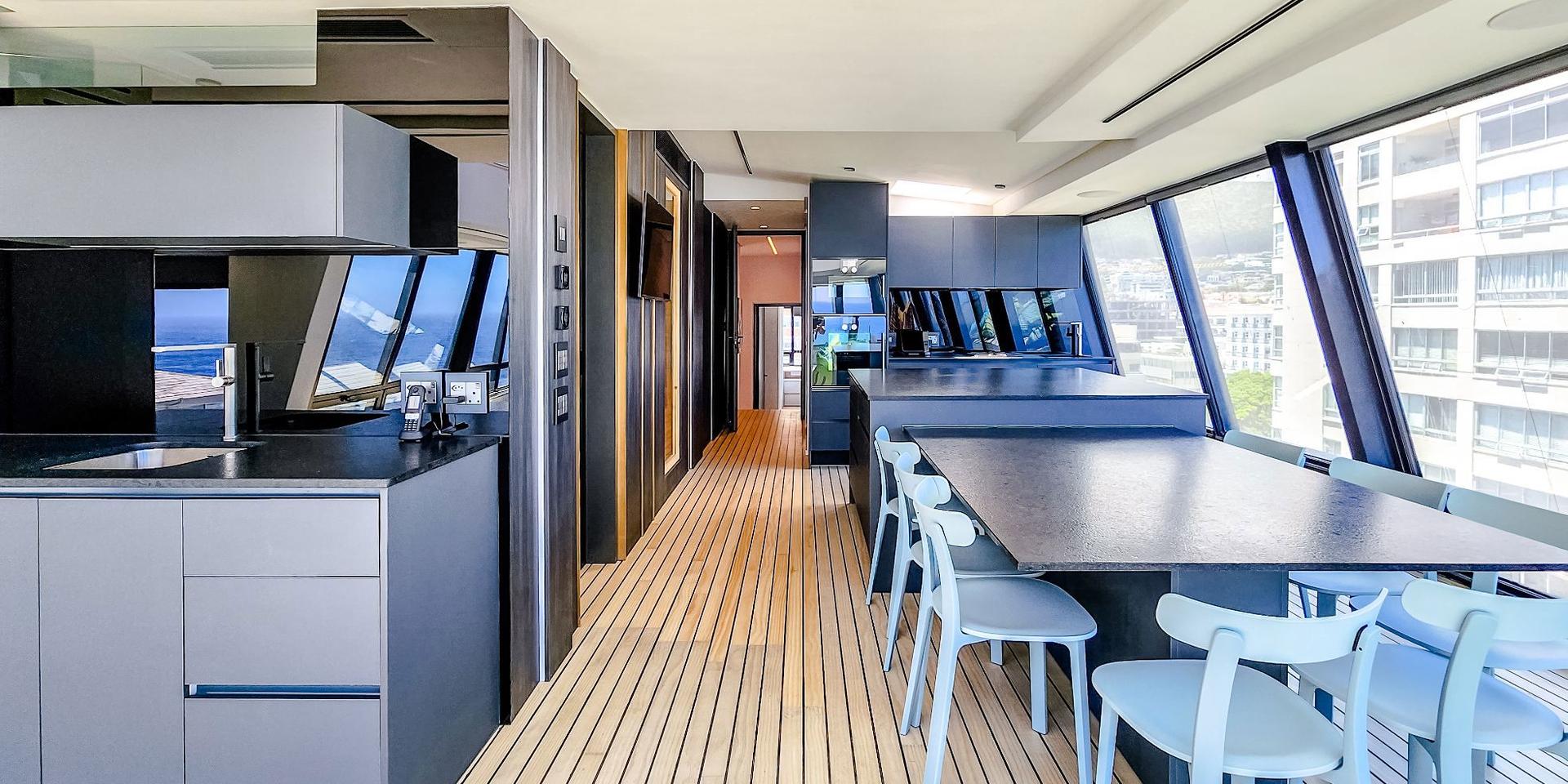 Image 4 of 6