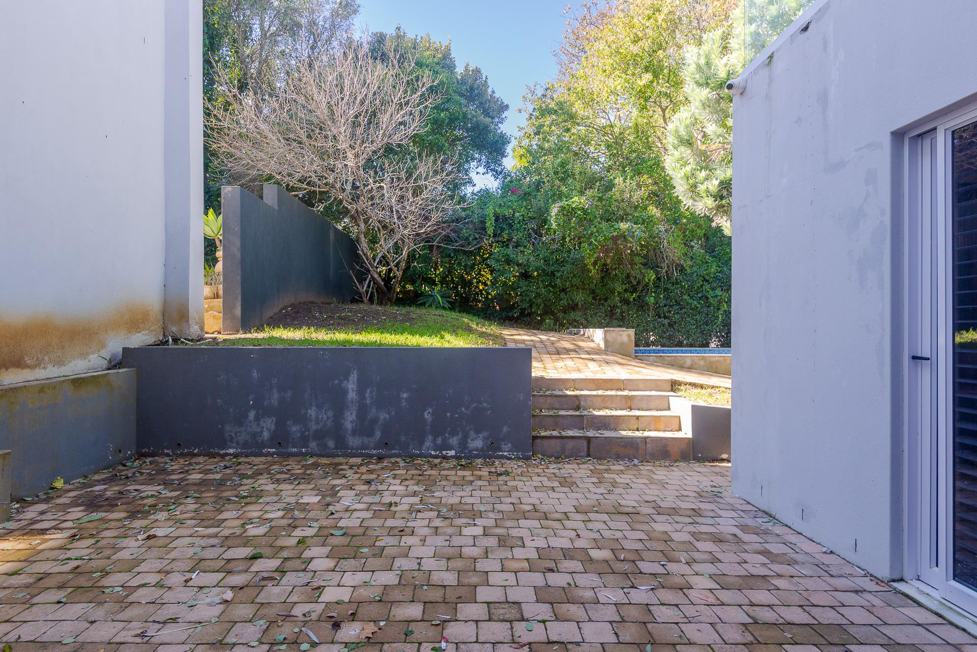 Image 4 of 6