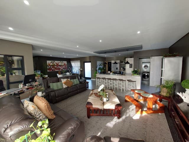 Image 2 of 6