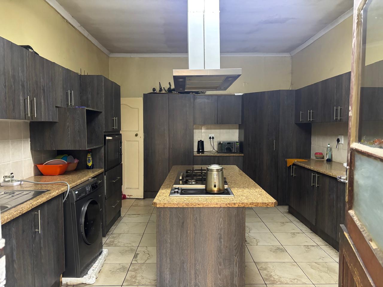 Image 4 of 6