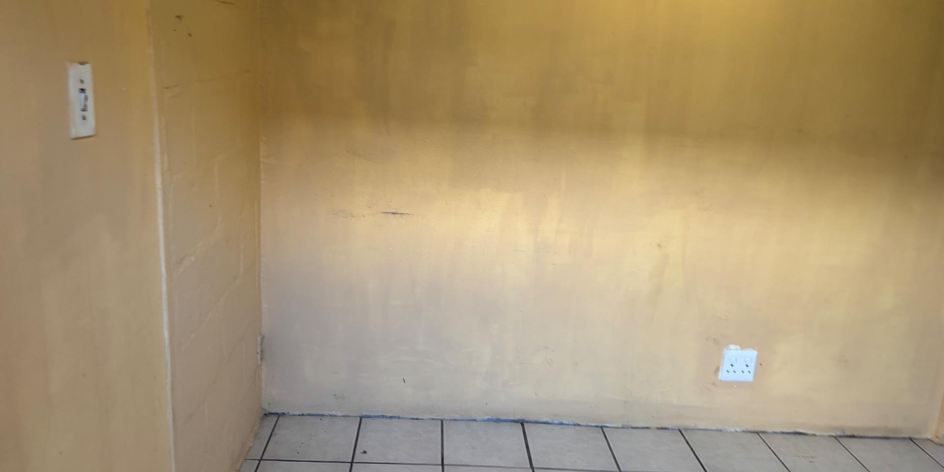 Image 4 of 6