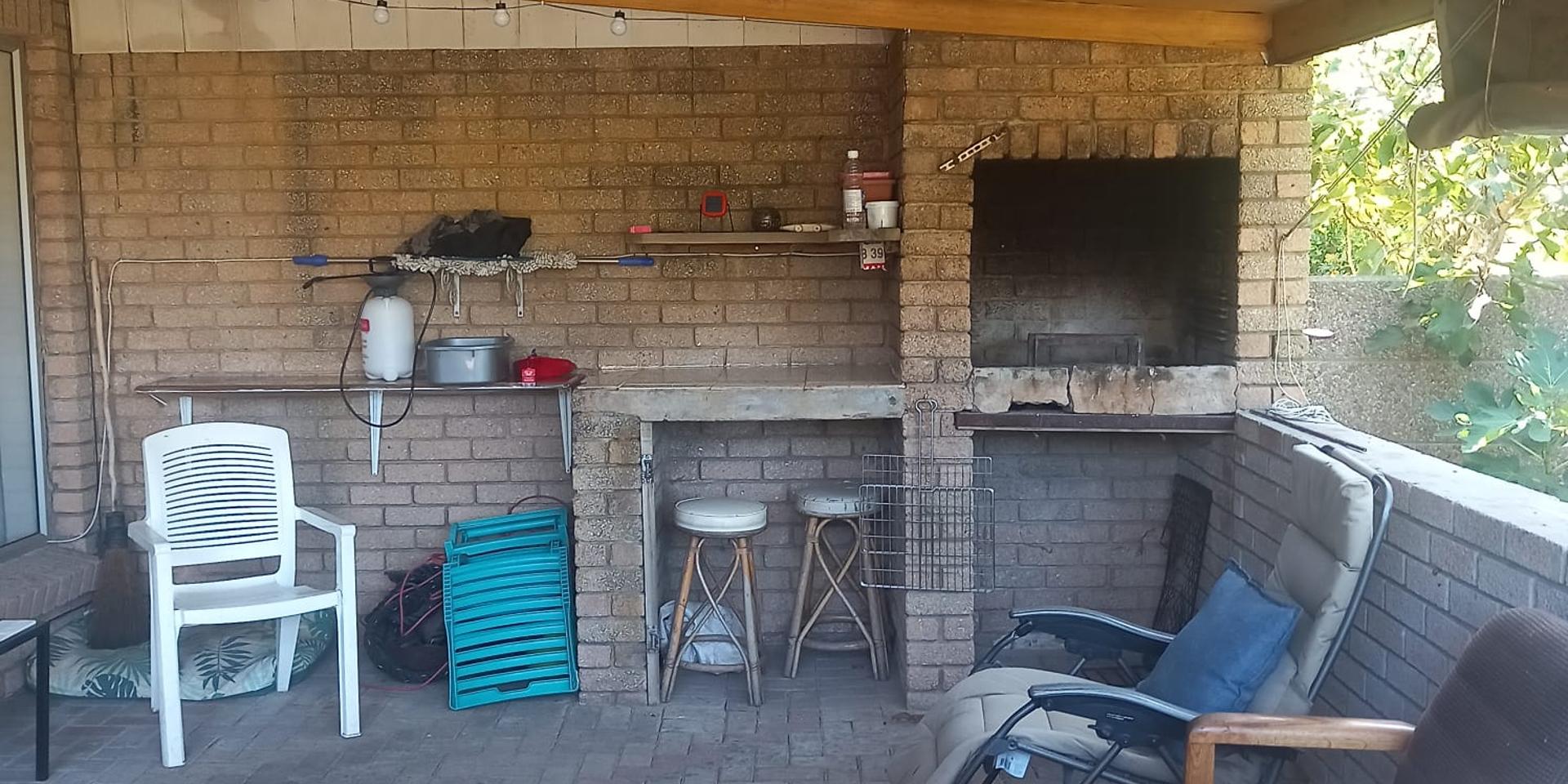 Image 4 of 6