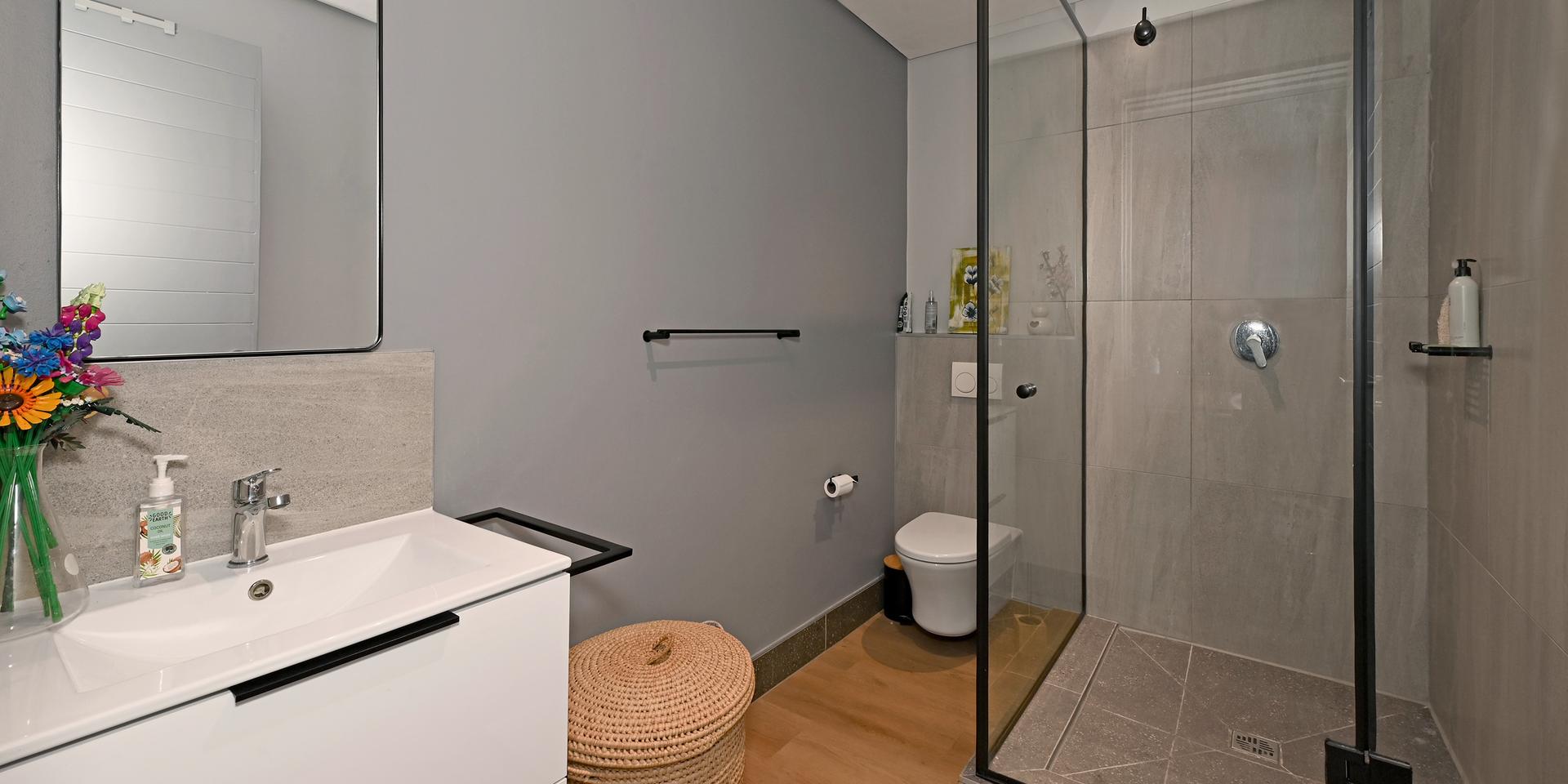 Image 3 of 6