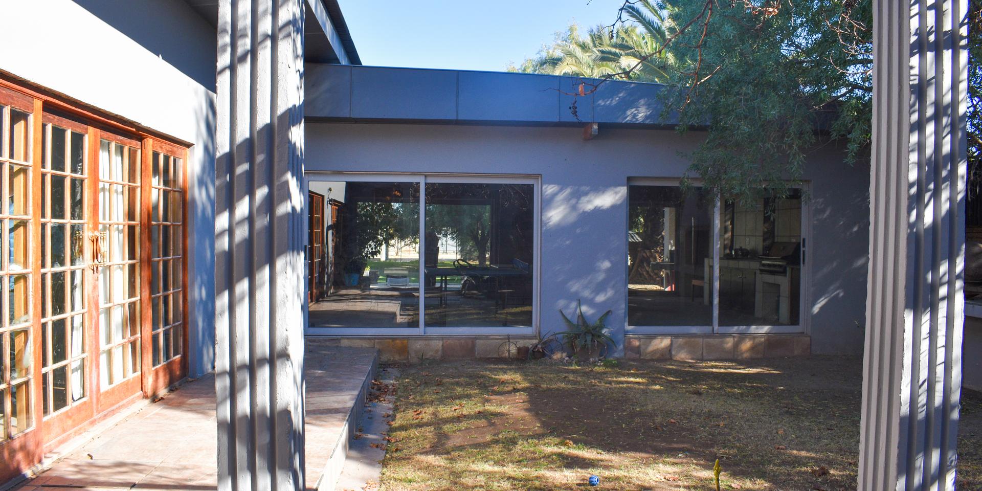 Image 4 of 6
