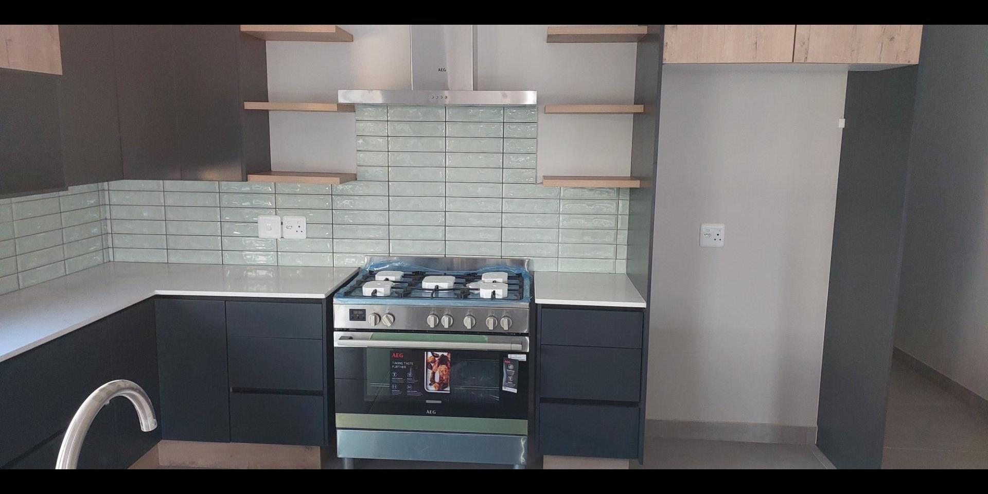 Image 4 of 6