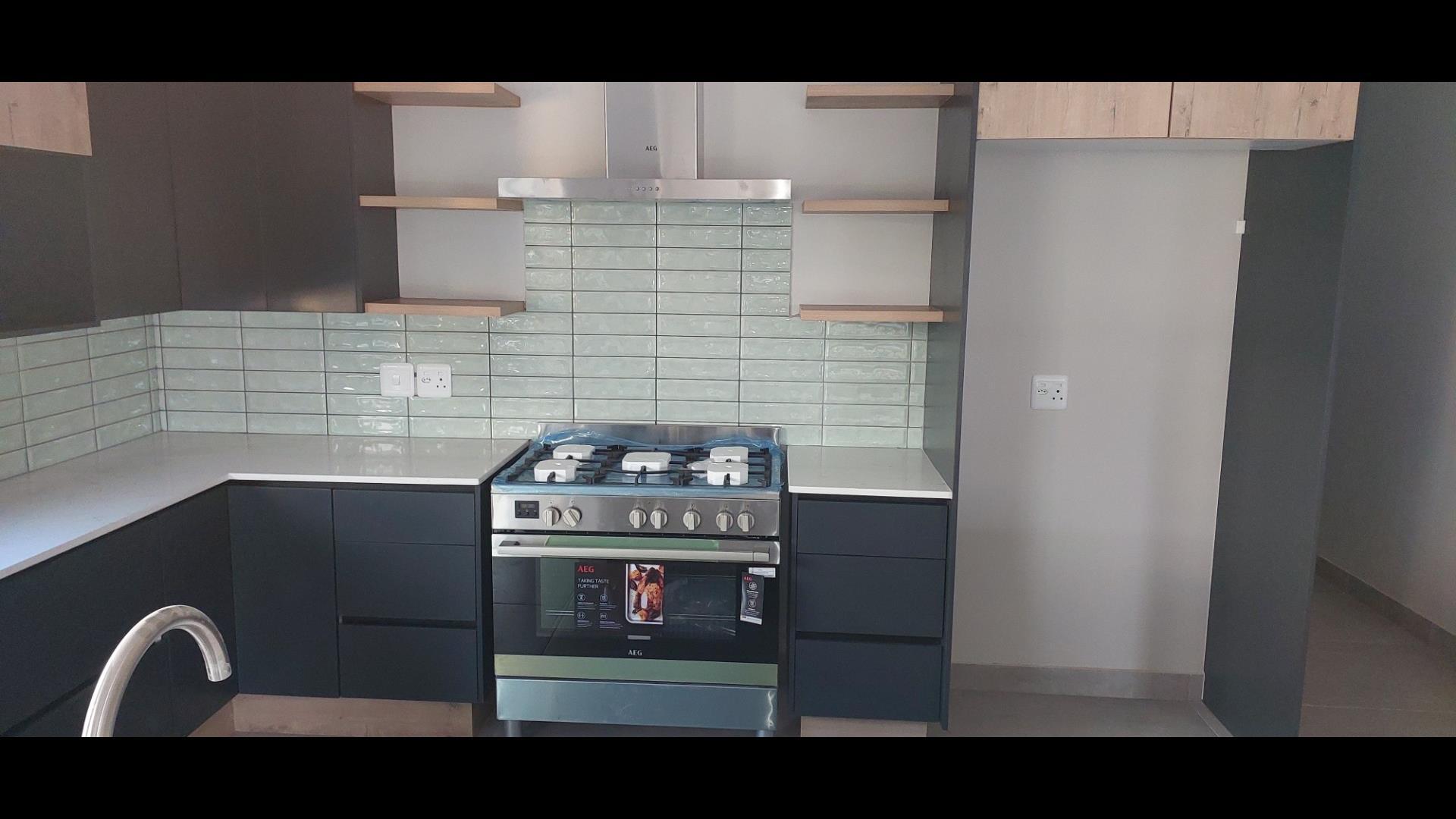 Image 4 of 6