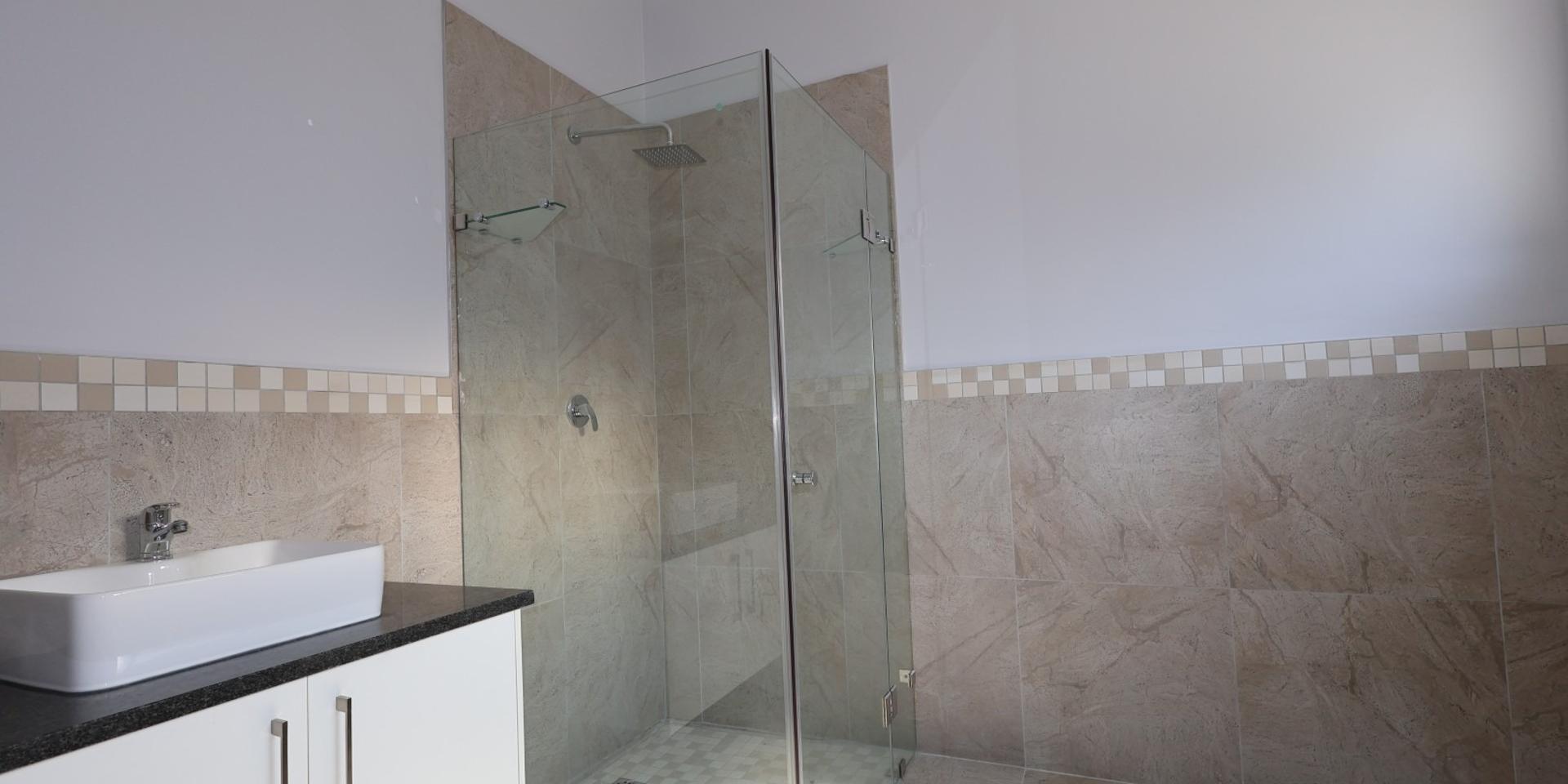 Image 4 of 6