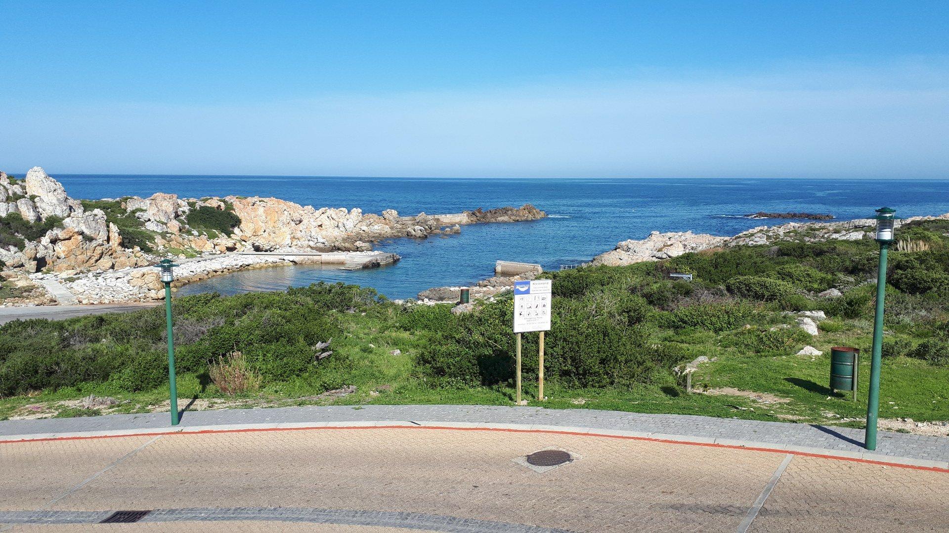 Image 4 of 6