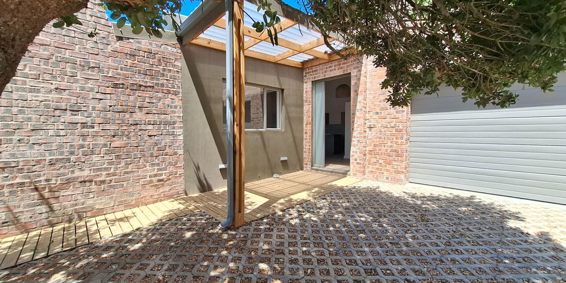 Image 4 of 6