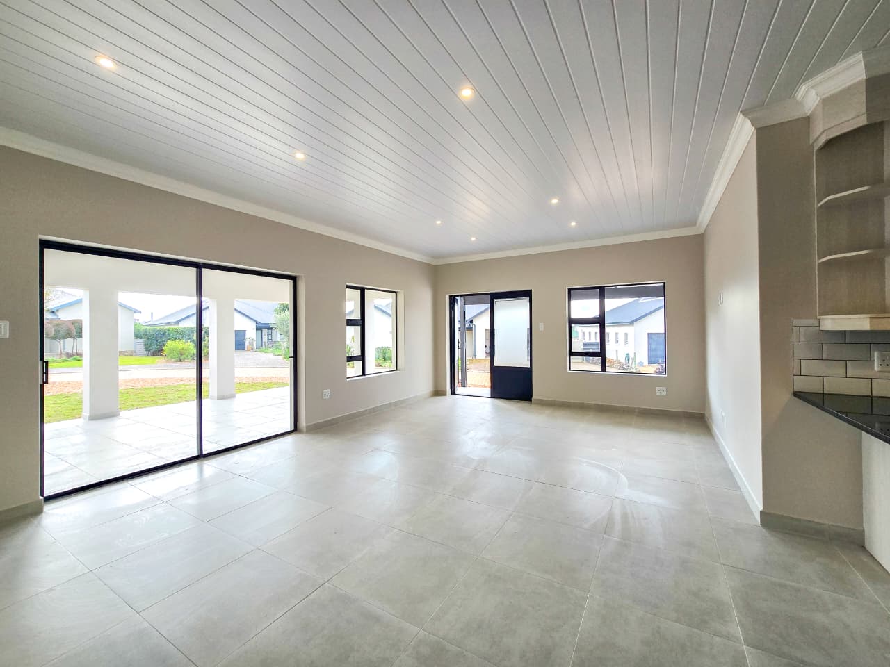 Image 4 of 6