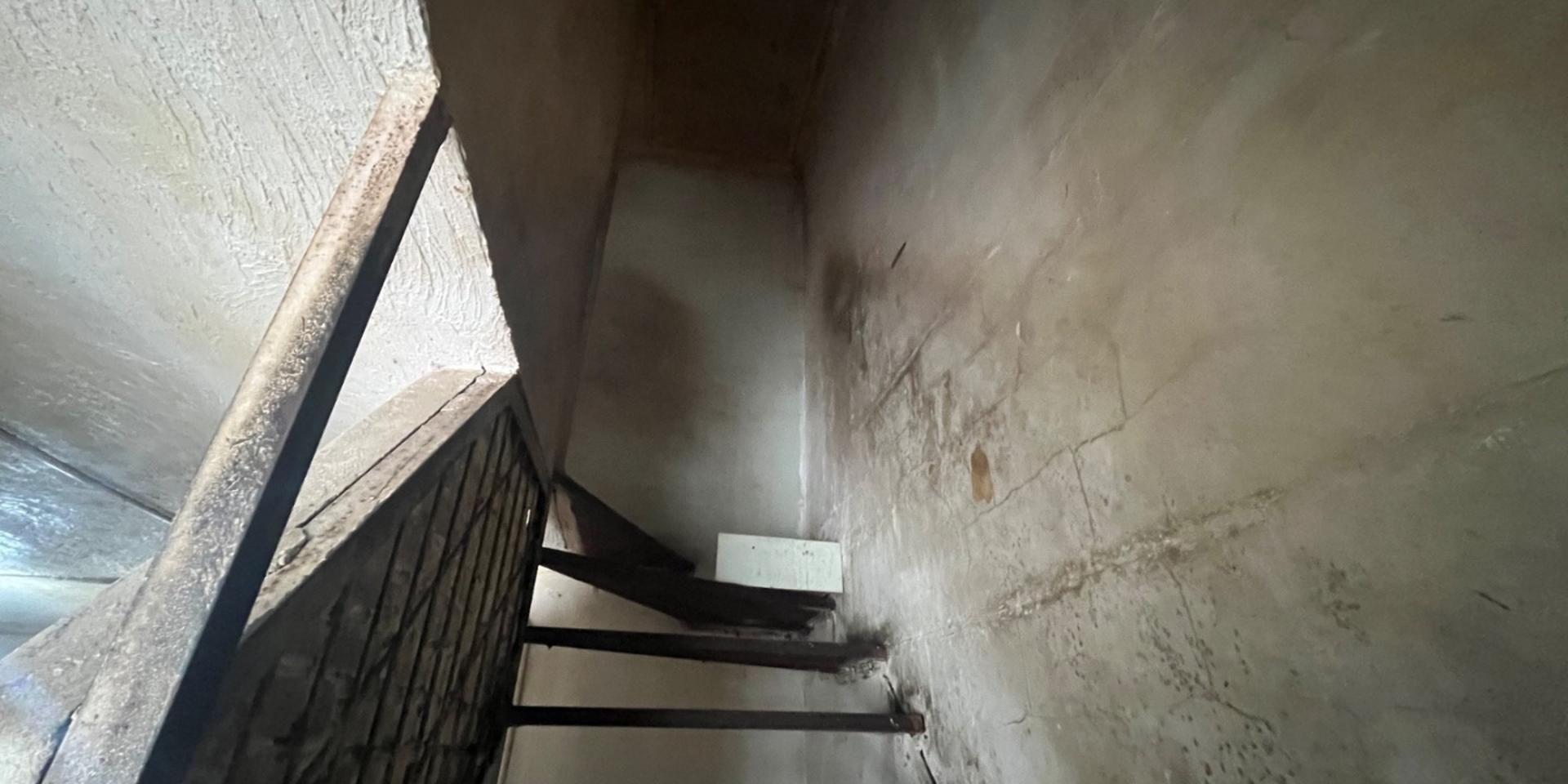 Image 4 of 6