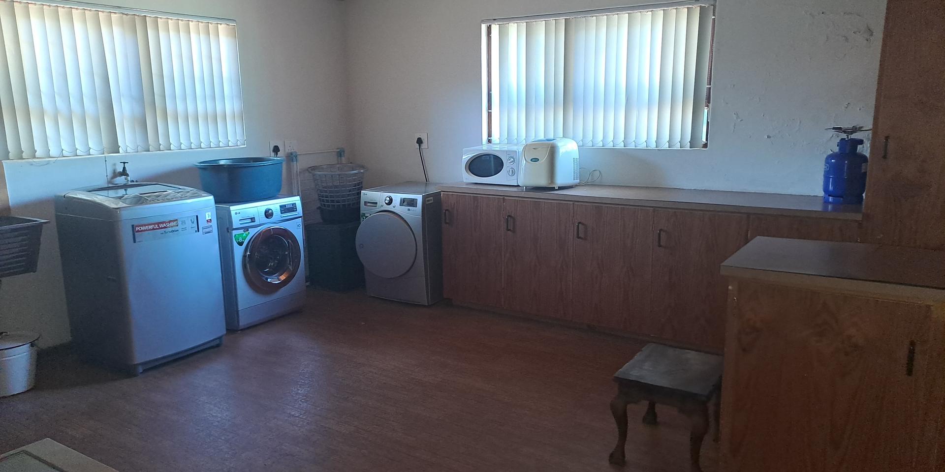 Image 4 of 6