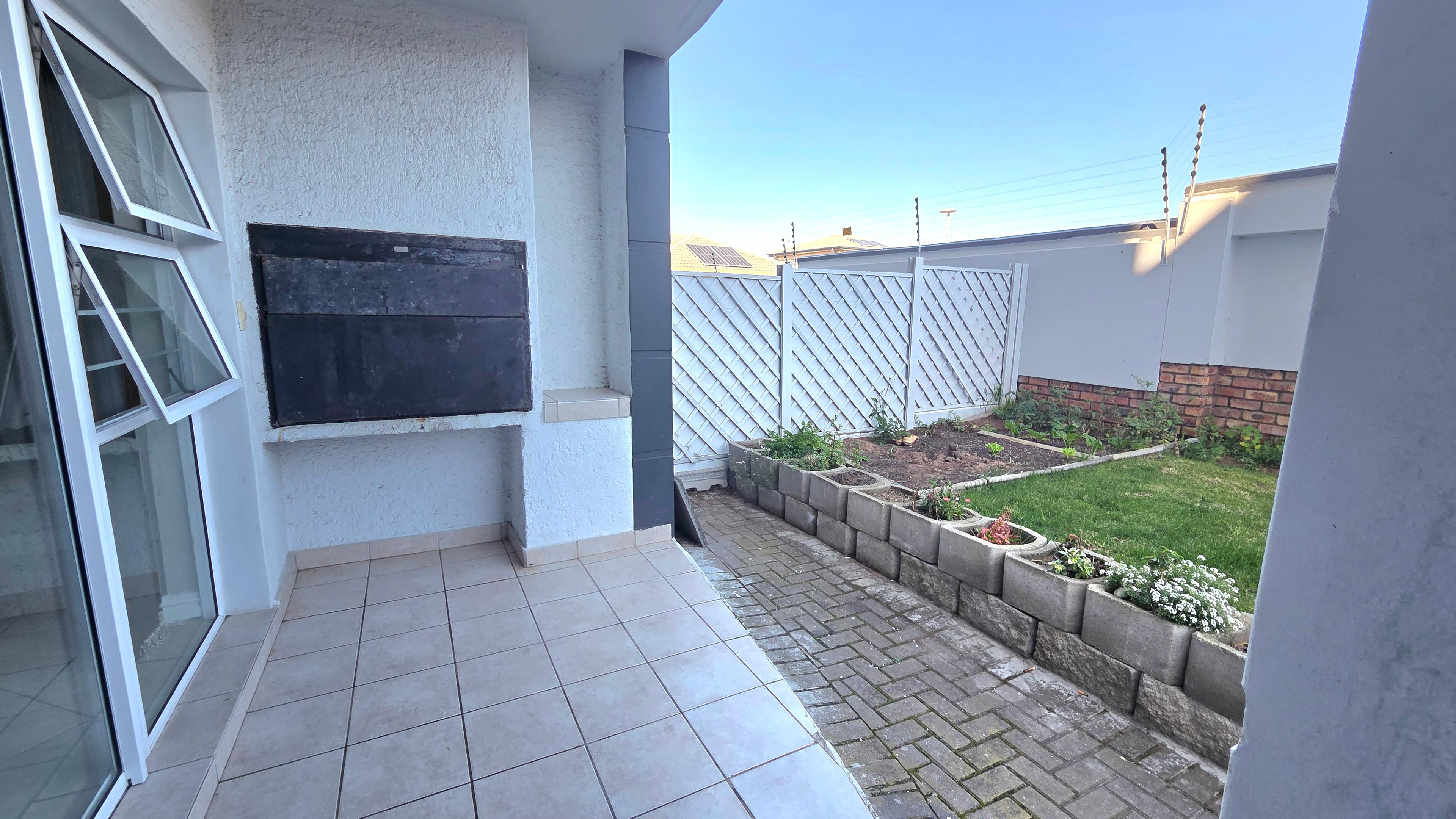 Image 3 of 6