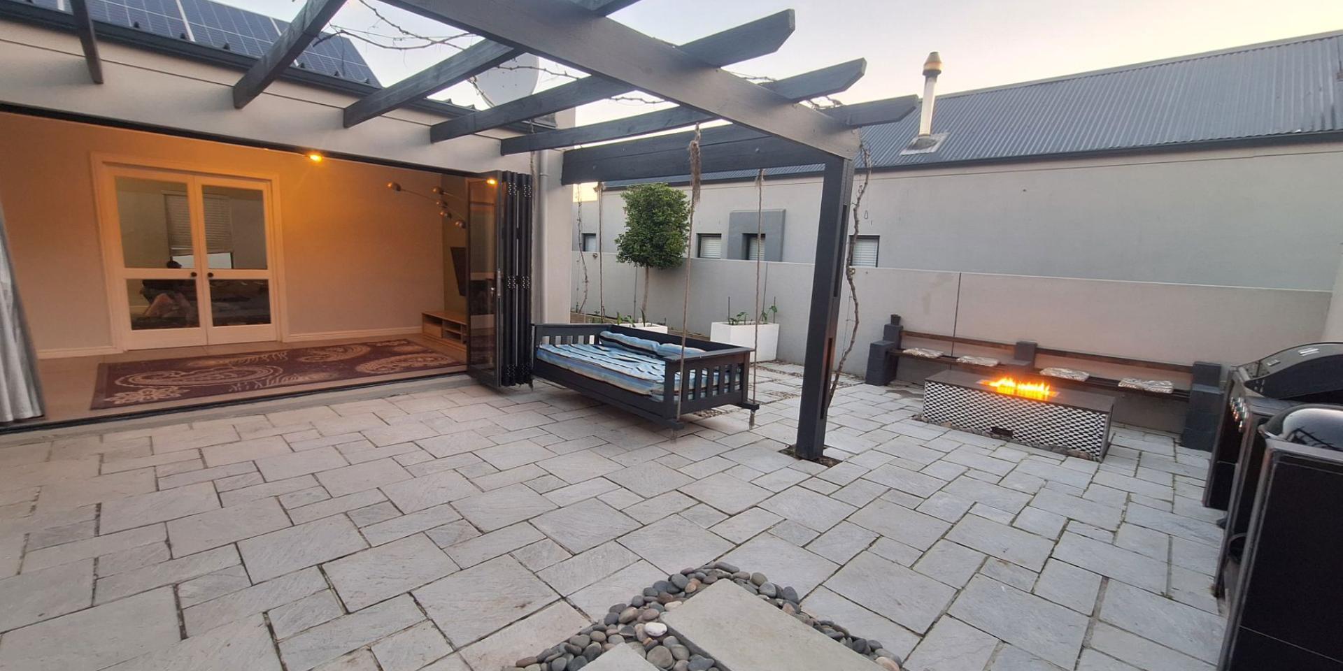 Image 4 of 6