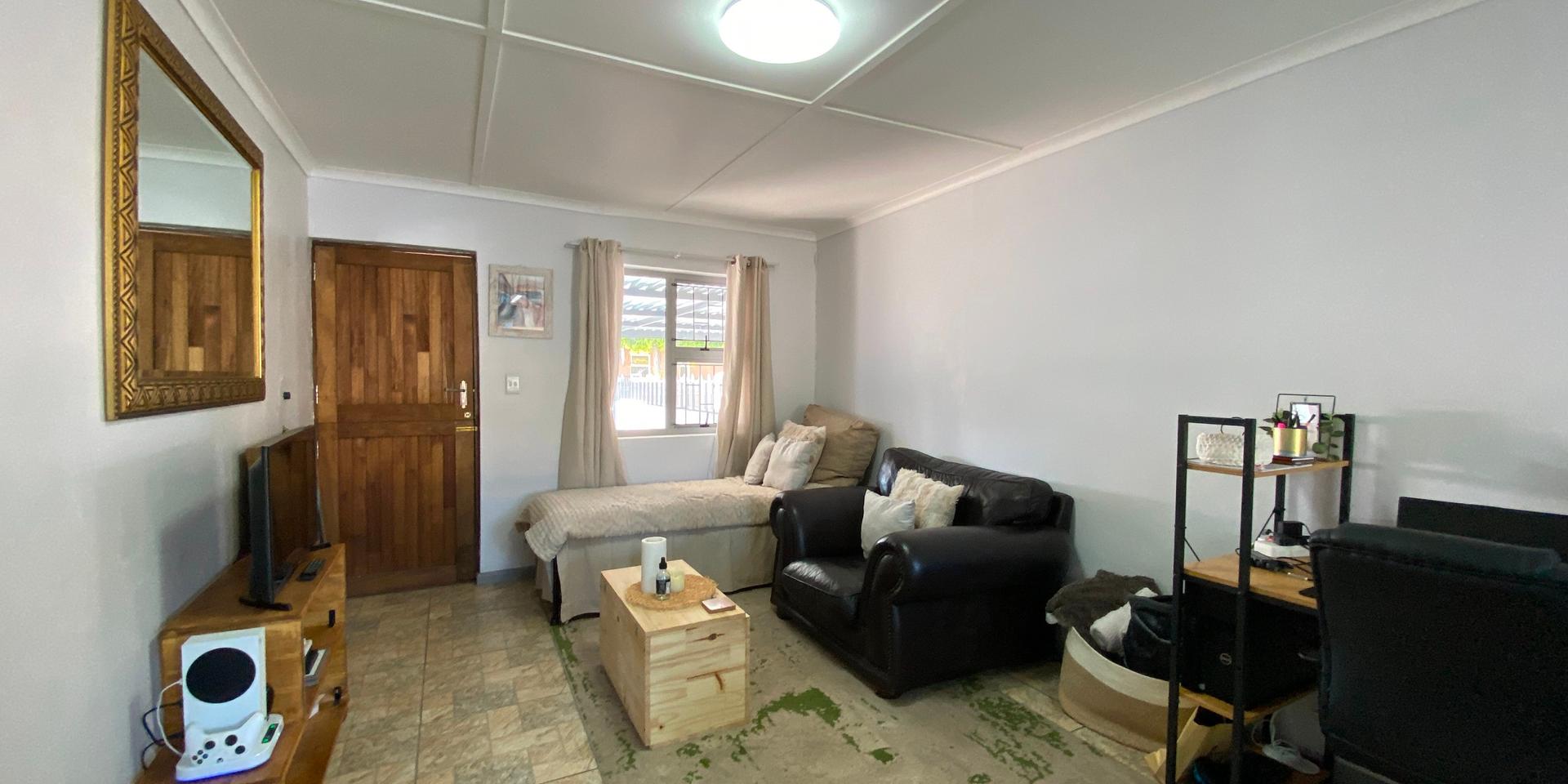 Image 3 of 6