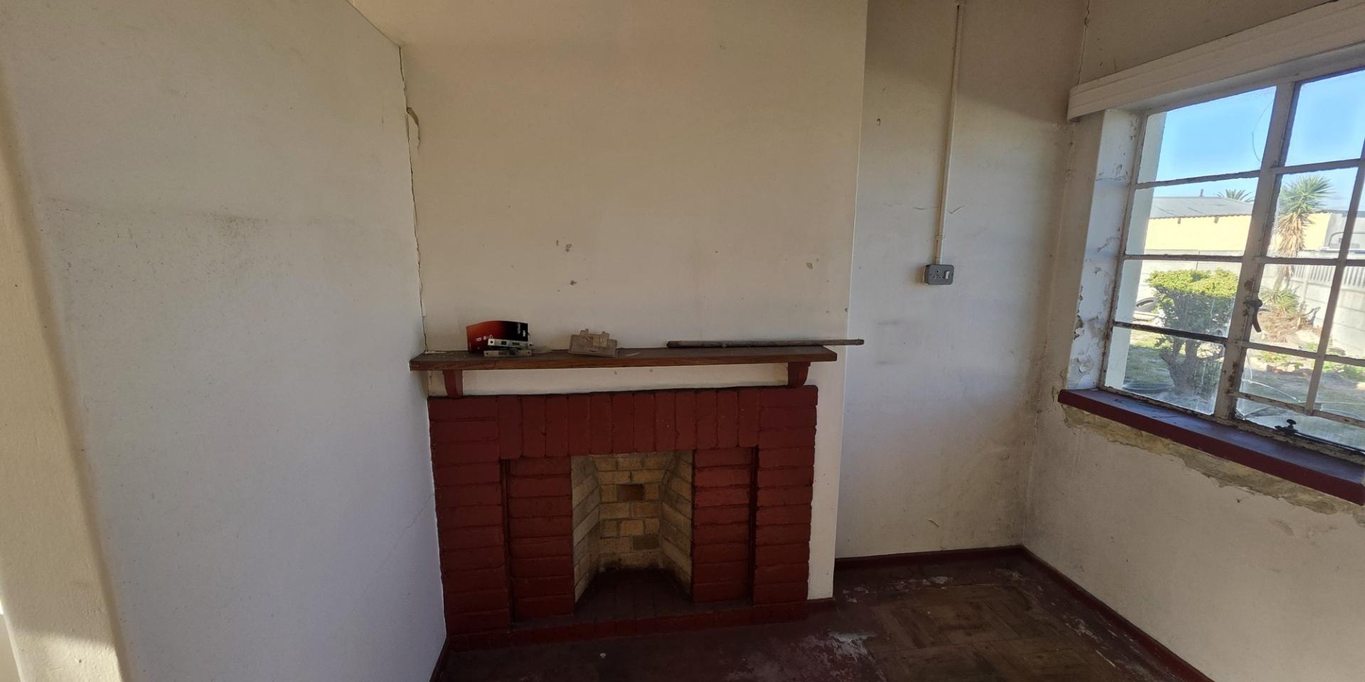 Image 2 of 6