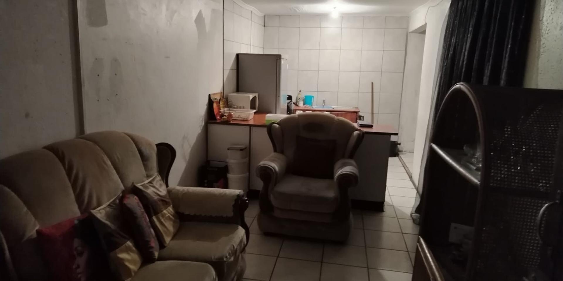 Image 2 of 6