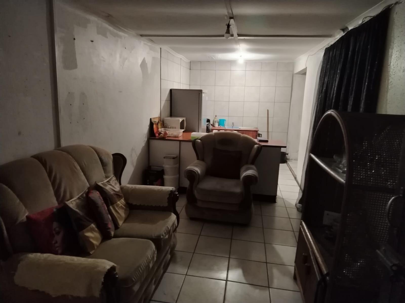 Image 2 of 6