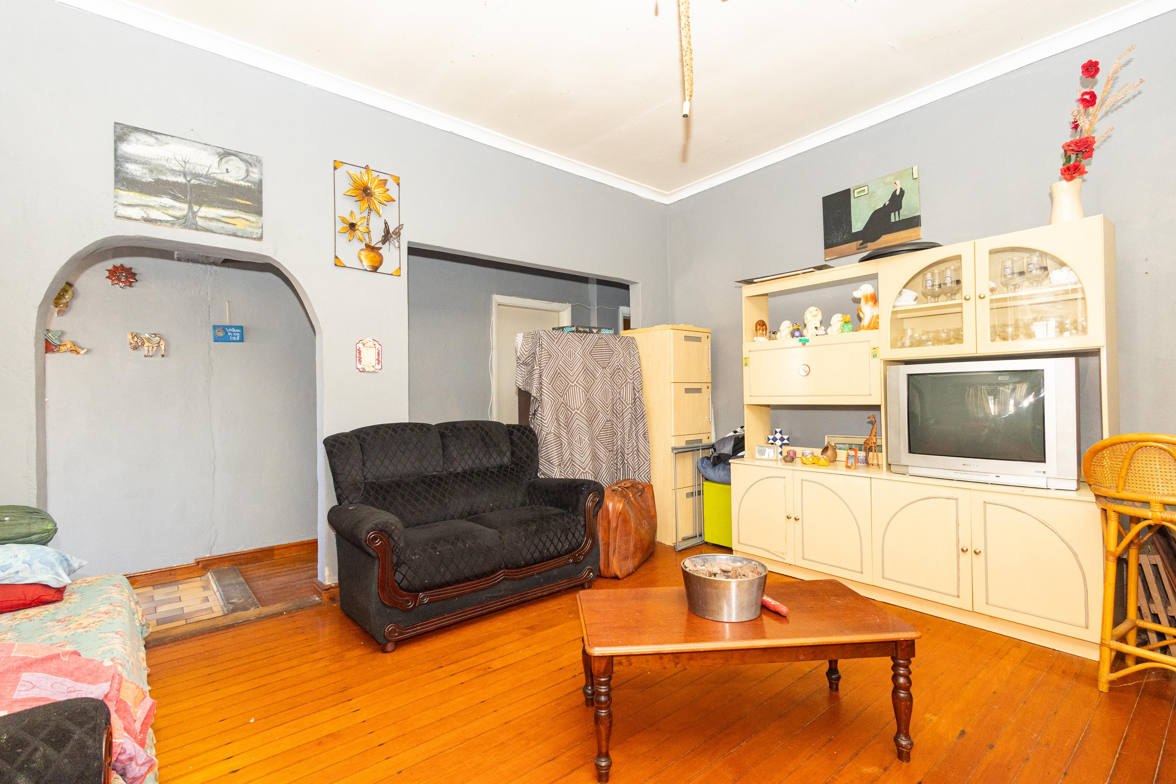Image 4 of 6
