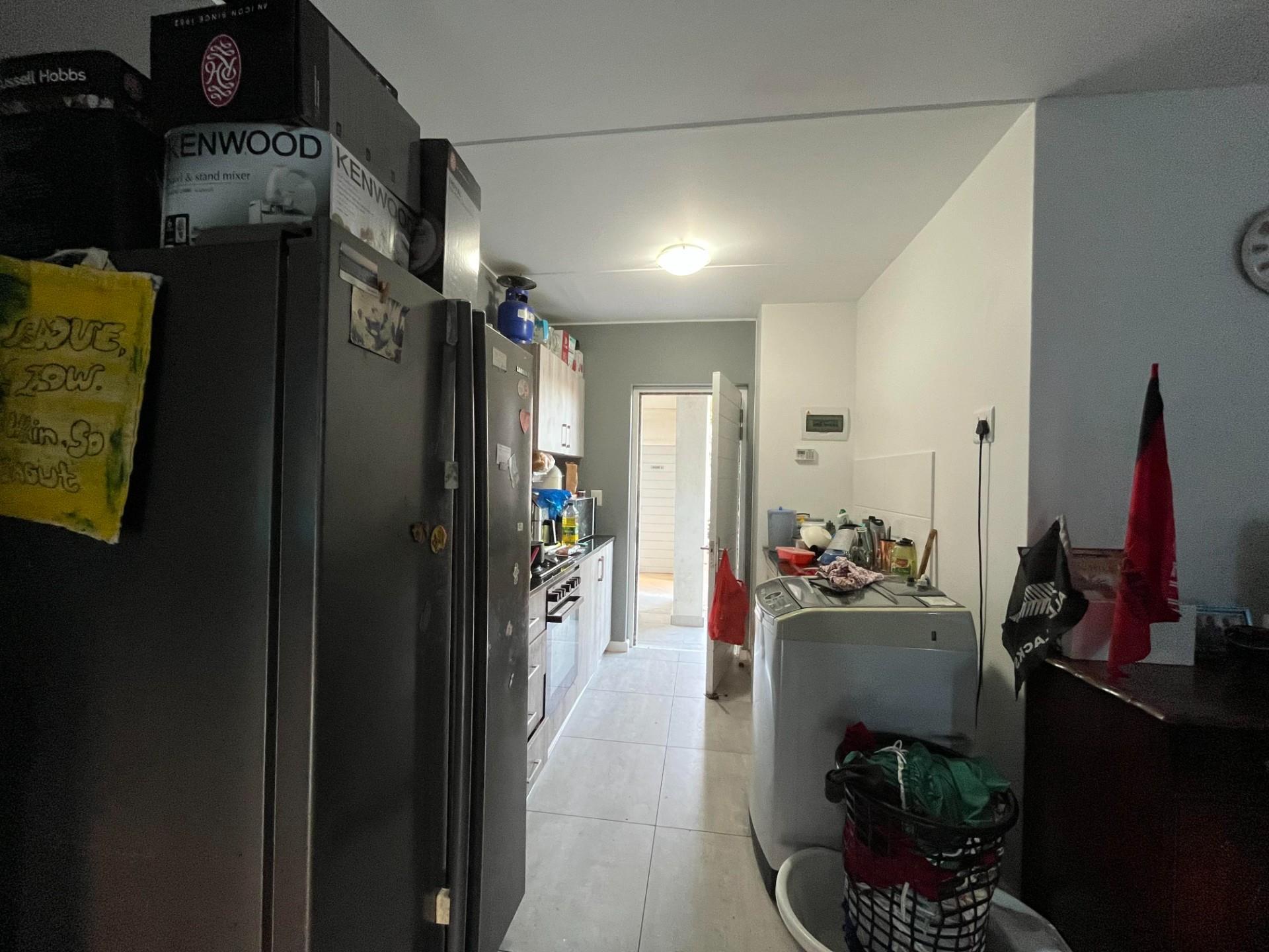 Image 4 of 6