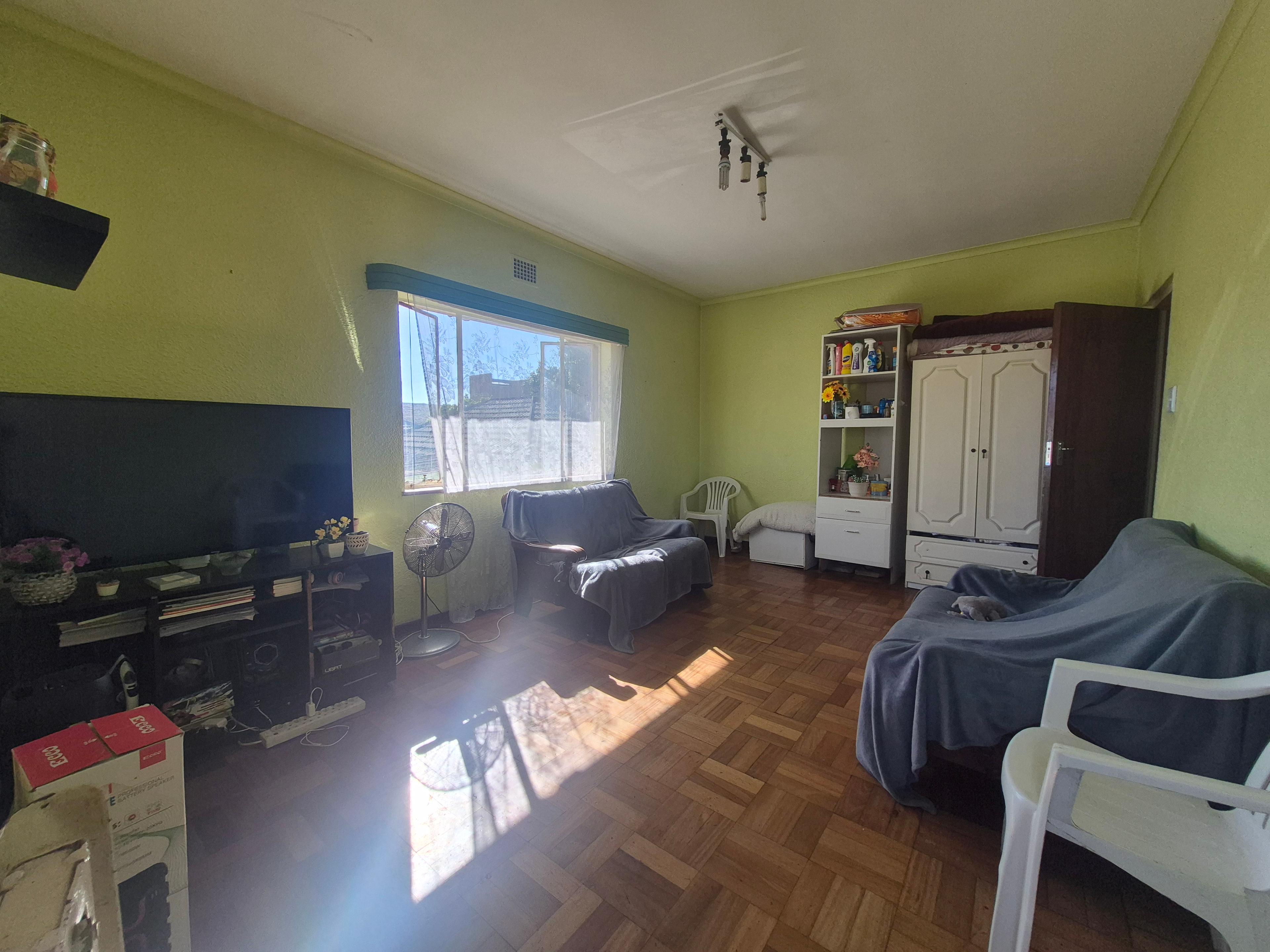 Image 2 of 6