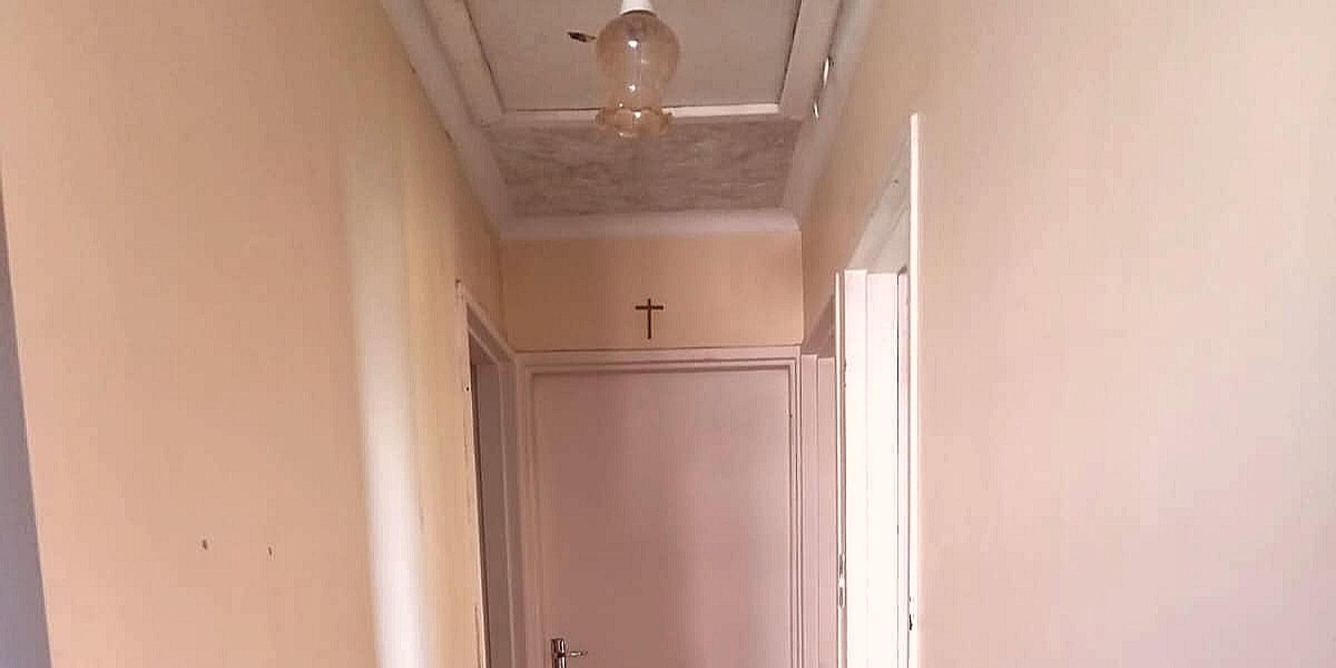 Image 3 of 6