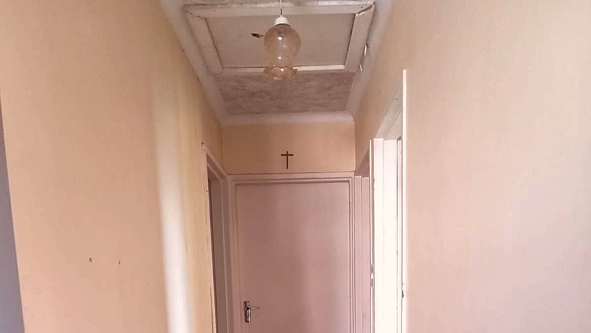Image 3 of 6