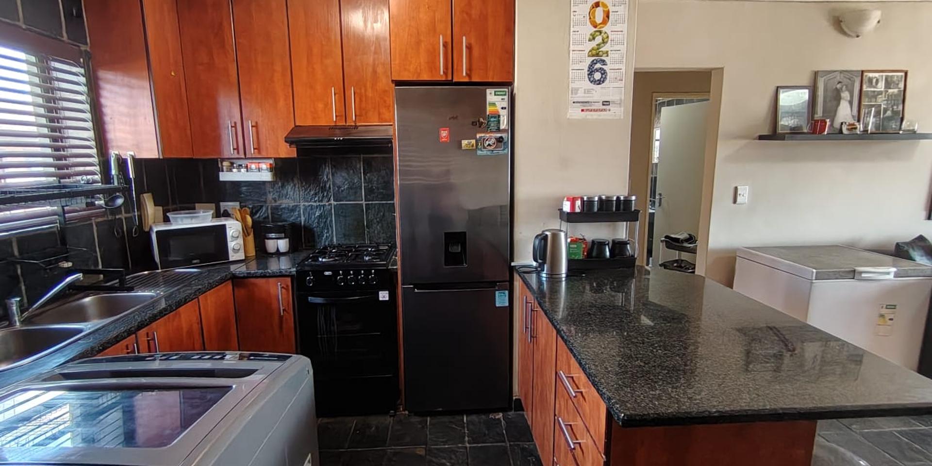 Image 3 of 6
