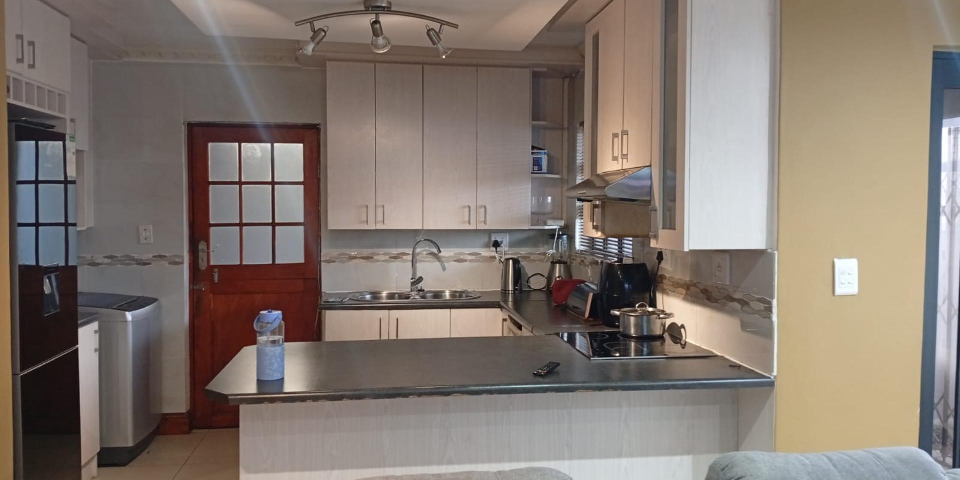 Image 4 of 6