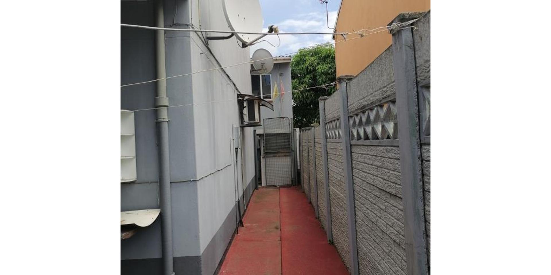 Image 2 of 6