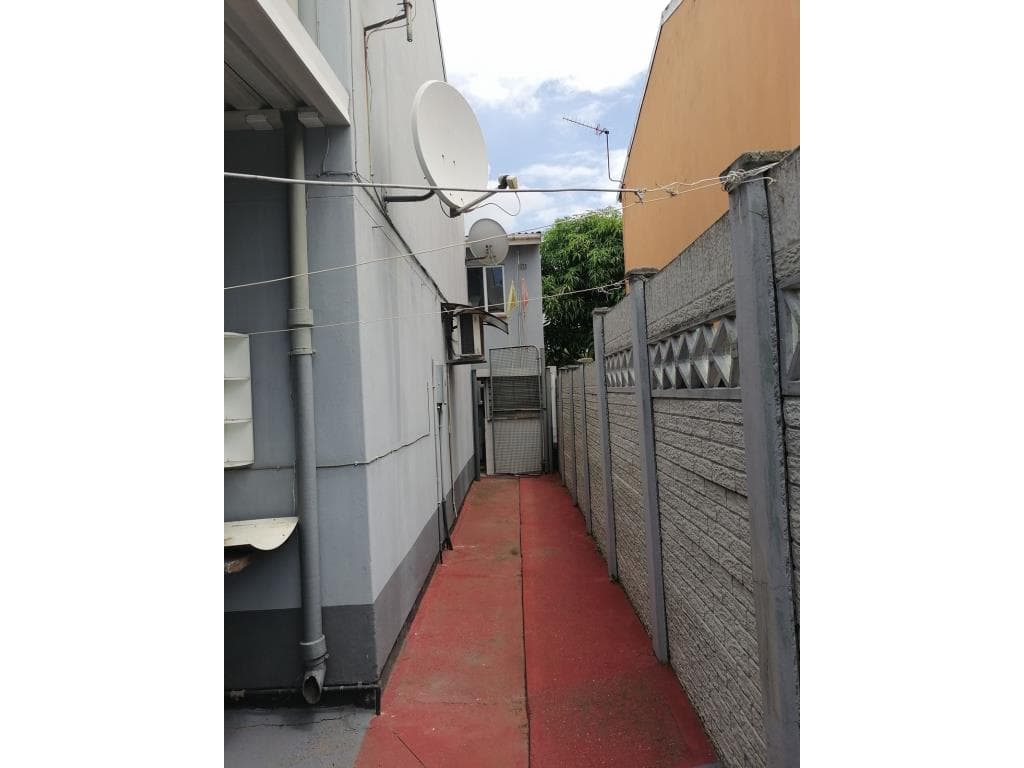 Image 2 of 6