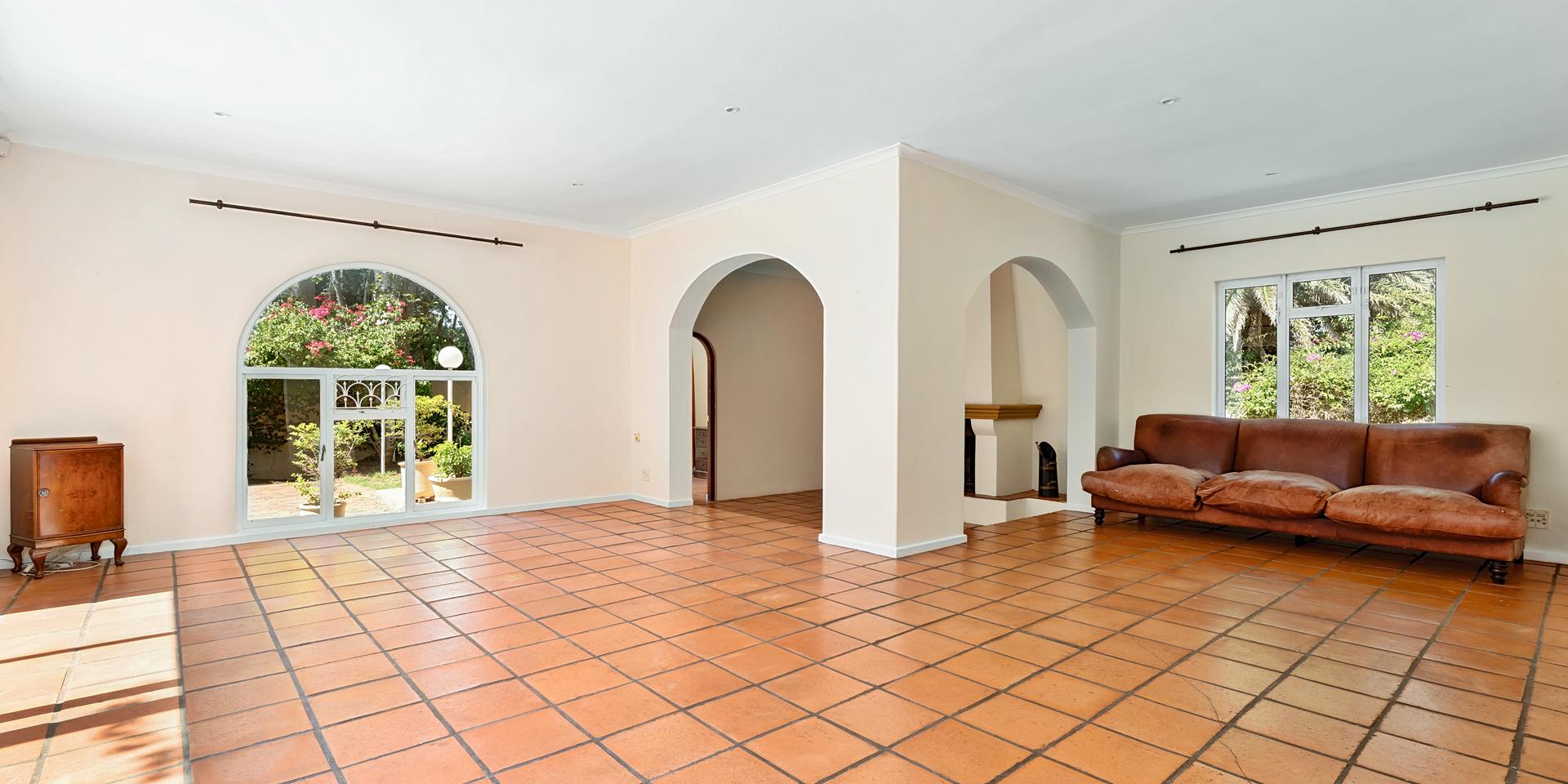 Image 4 of 6