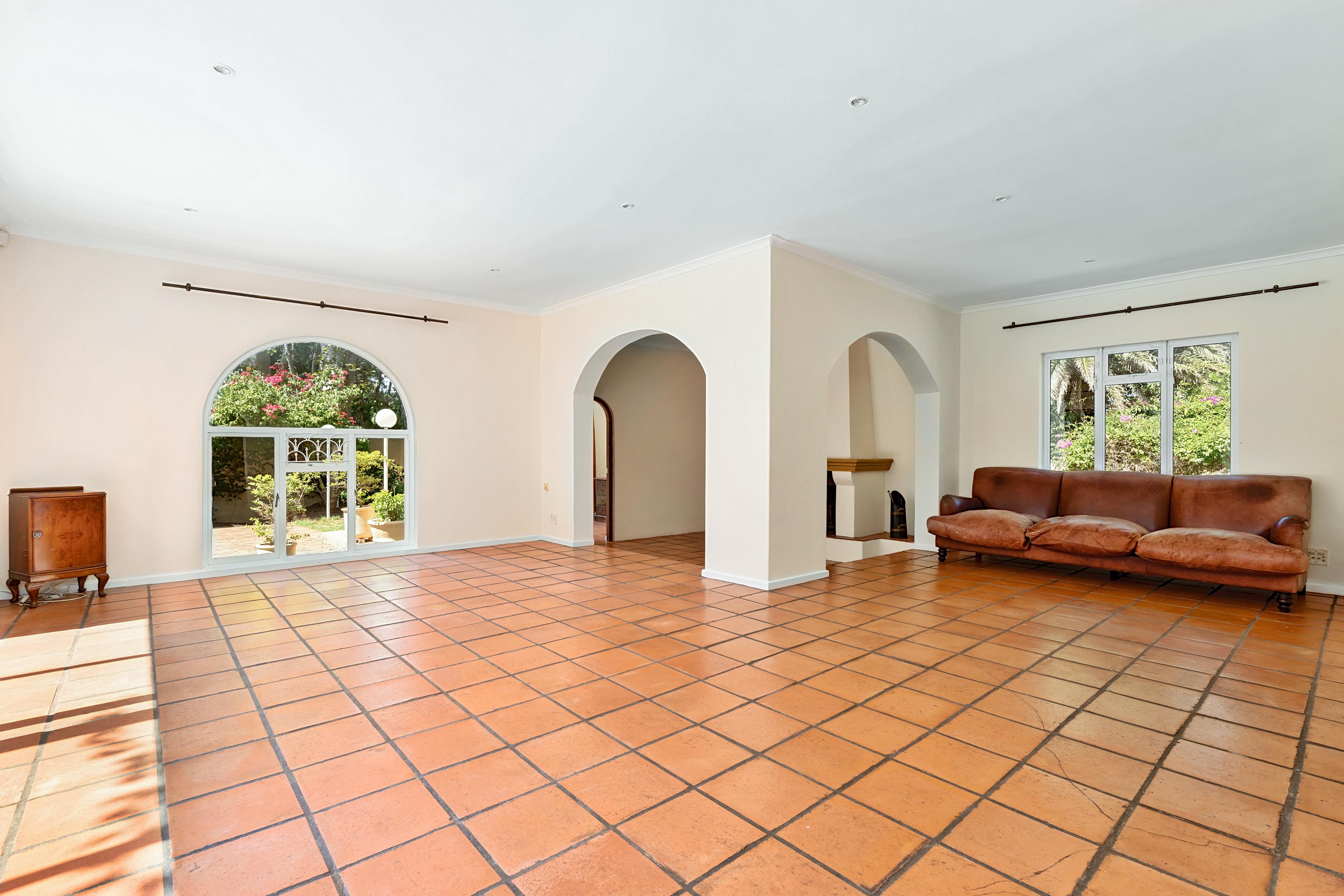 Image 4 of 6