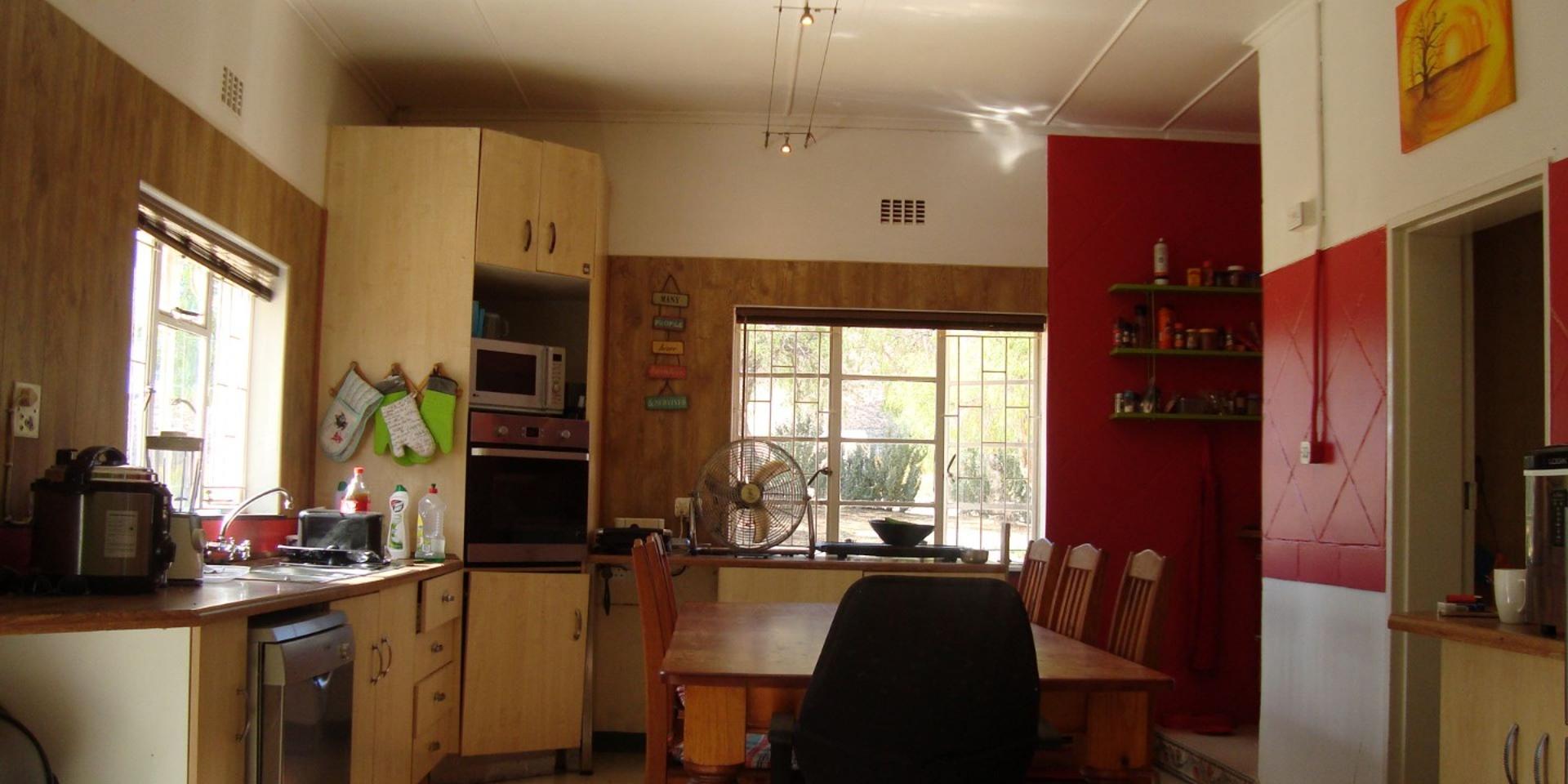 Image 4 of 6